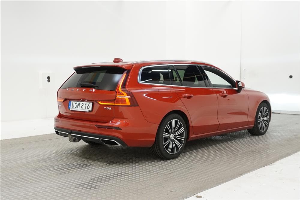 Volvo V60 T5 250hk Inscription Voc HUD B-Värm B-Kam Drag 