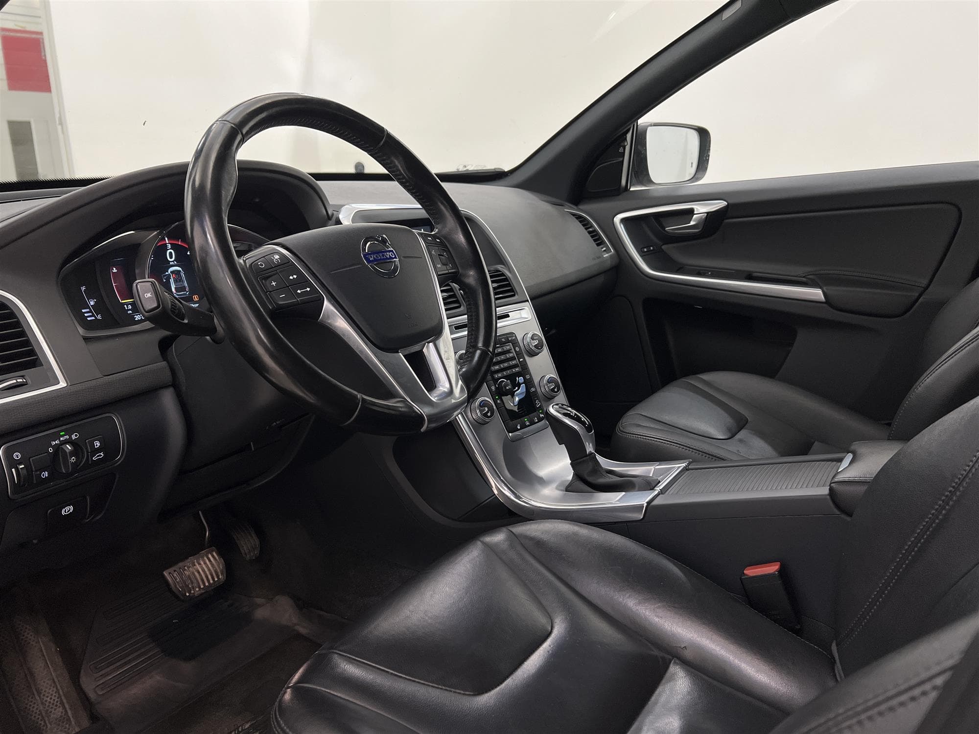 Volvo XC60 D4 AWD 190hk Summum Voc Navi D-värm Drag Navi