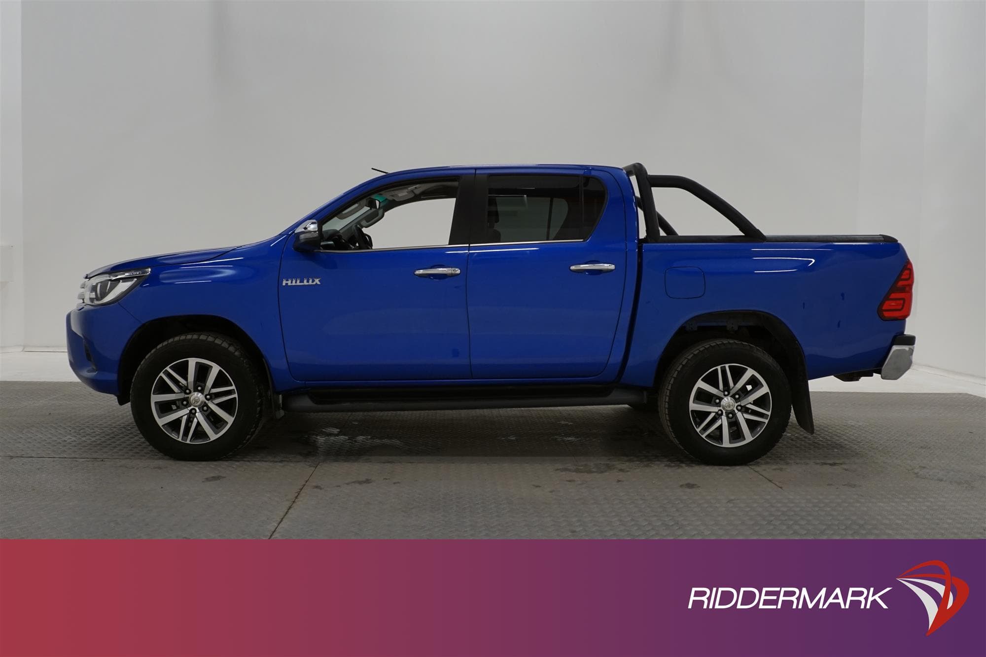 Toyota Hilux Premium 2.4 Automat 4WD Kamera Diff Drag Moms