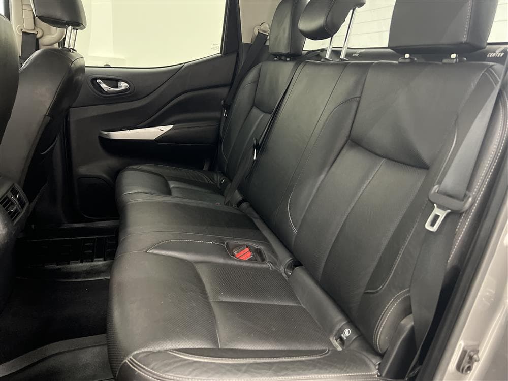 Nissan Navara 2.3 dCi Tekna 4x4 Eu6 190hk Diff Moms interiör