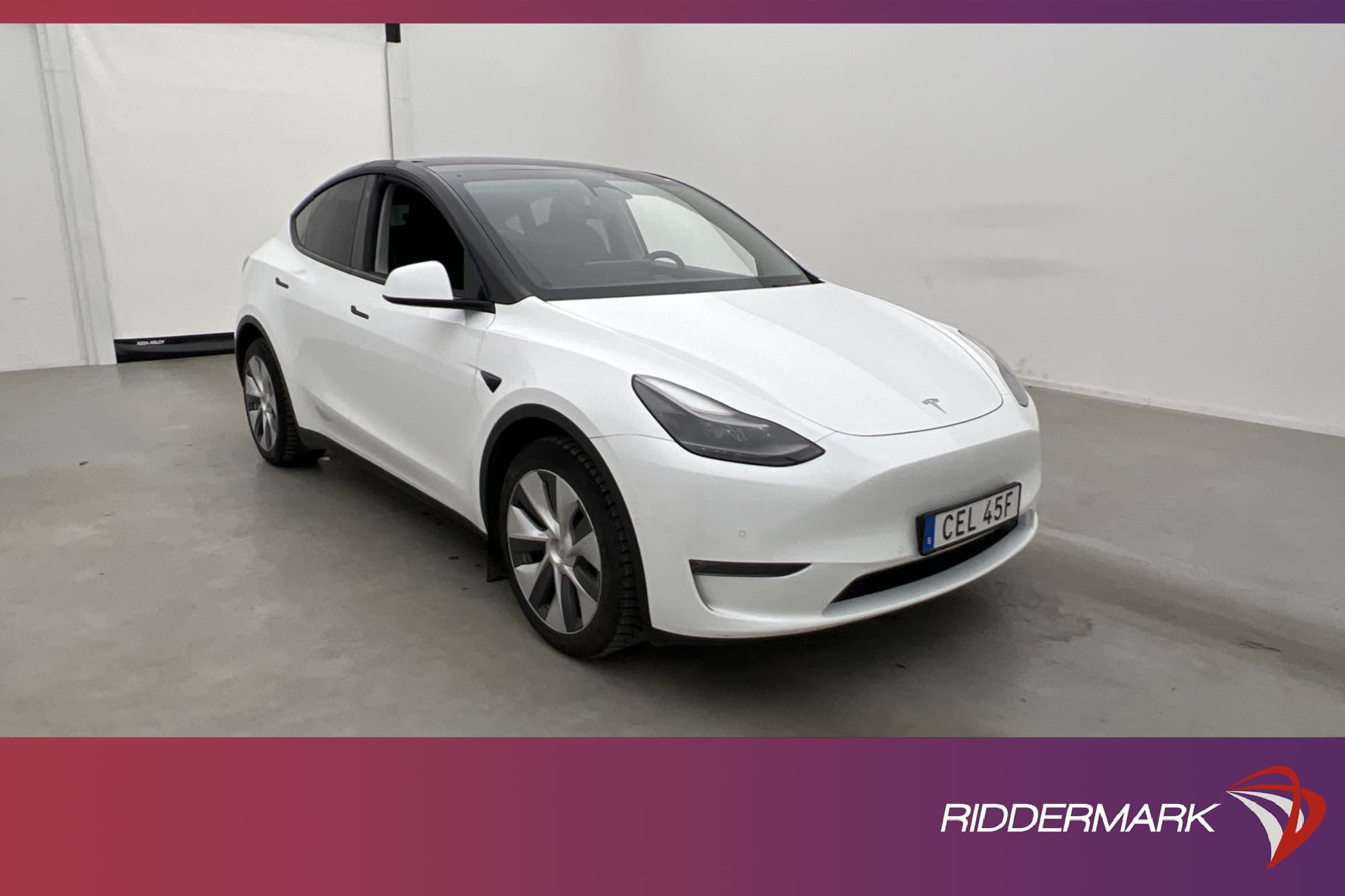 Tesla Model Y Long Range AWD Svensksåld Autopilot MOMS