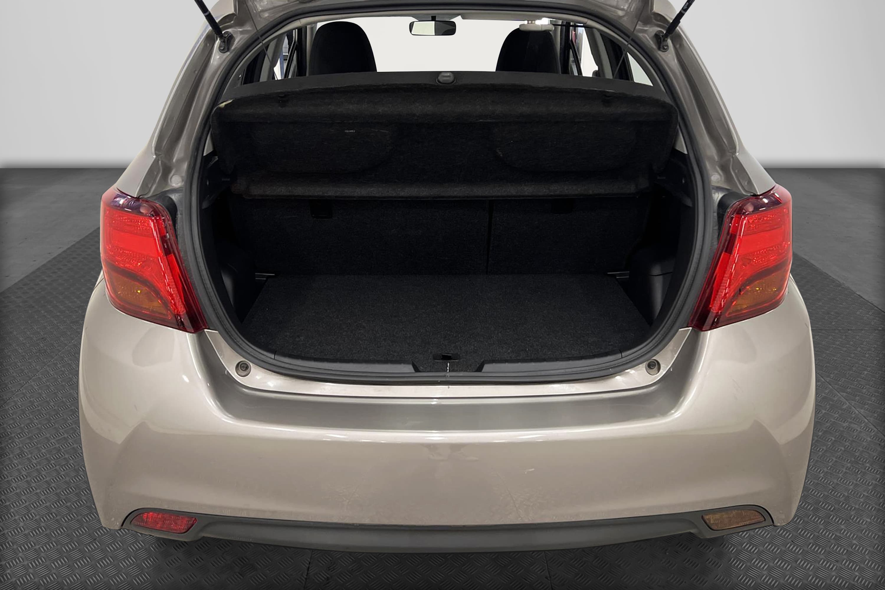 Toyota Yaris 1.33 99hk B-Kamera 426kr Skatt 0,49L/mil