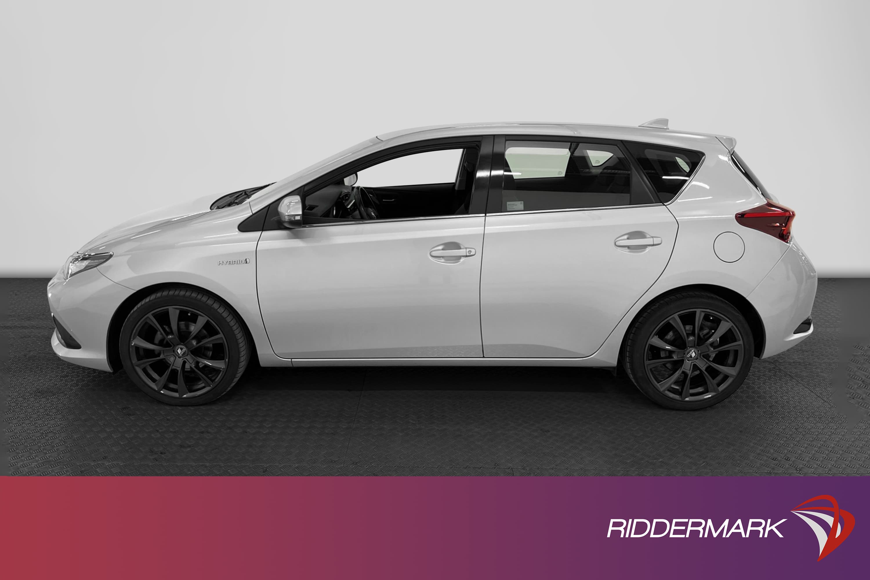 Toyota Auris Hybrid e-CVT 136hk