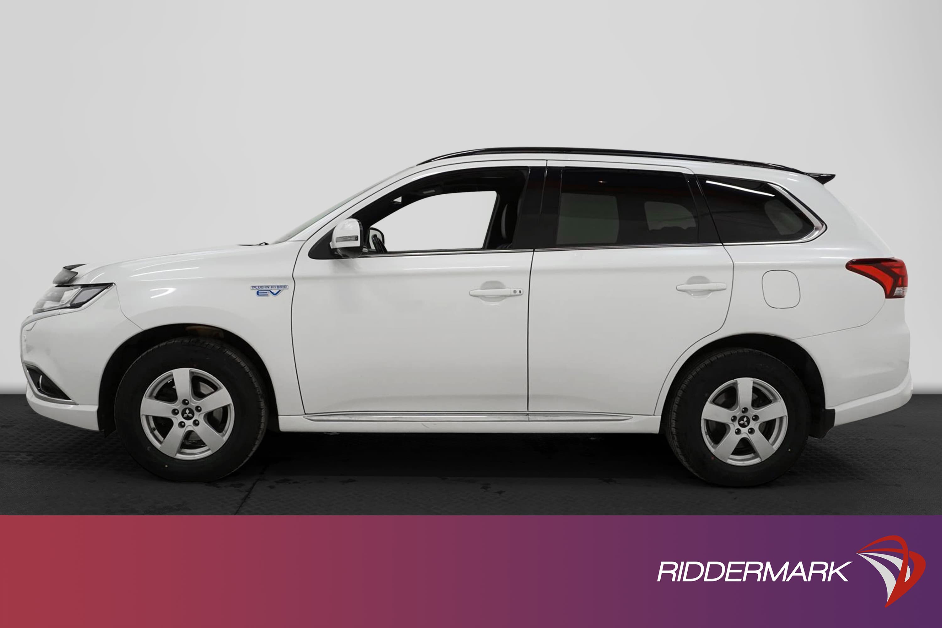 Mitsubishi Outlander P-HEV 4WD 360° Drag Taklucka Carplayexteriör