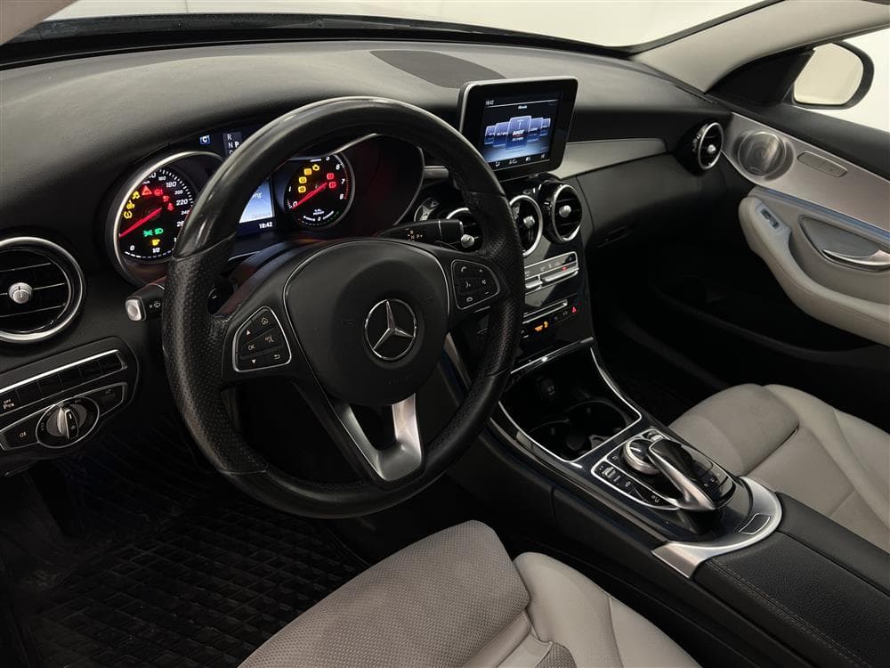 Mercedes-Benz C 350e 279hk Burmester Värmare Kamera Drag 