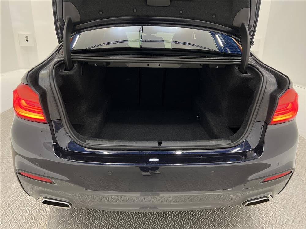 BMW 530d xDrive 265hk M-Sport T-lucka Värmare Navi Kamera