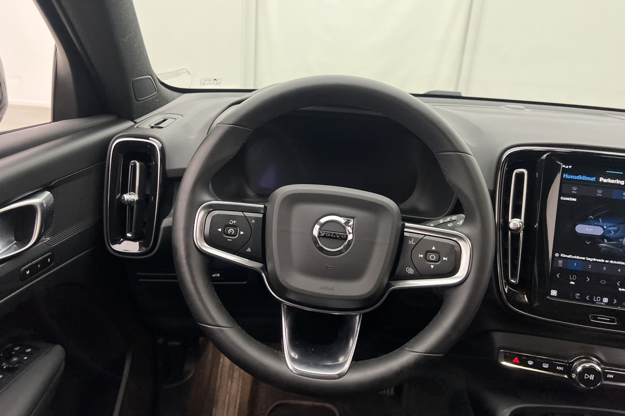 Volvo XC40 Recharge Twin motor 408hk Plus Dark Drag MOMS 