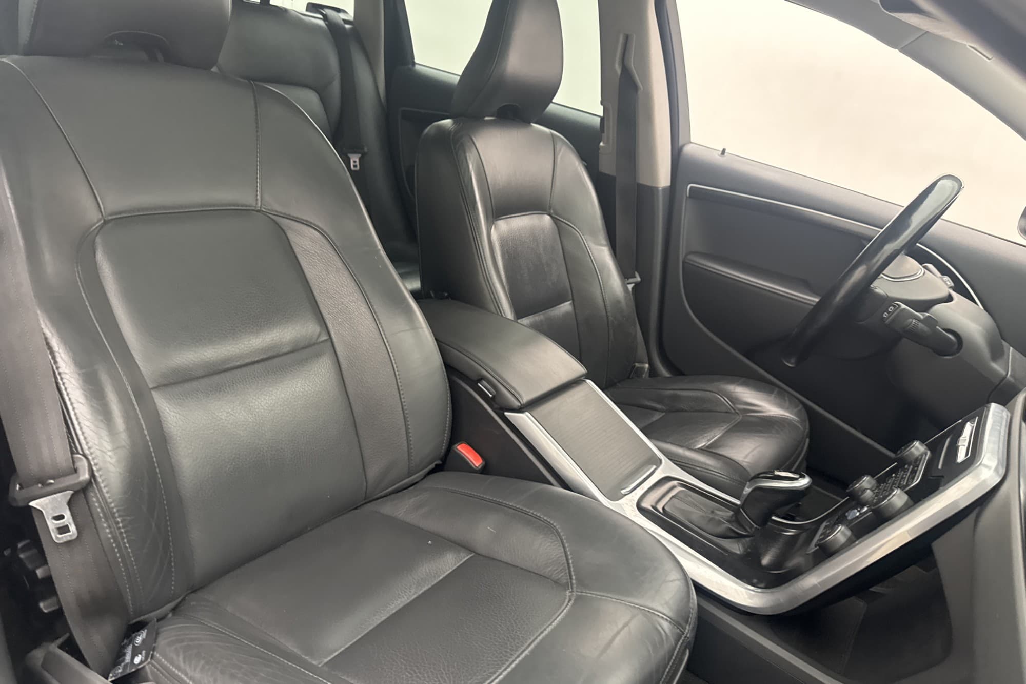 Volvo V70 D4 181hk Summum VOC Värm Taklucka Rattvärme Navi