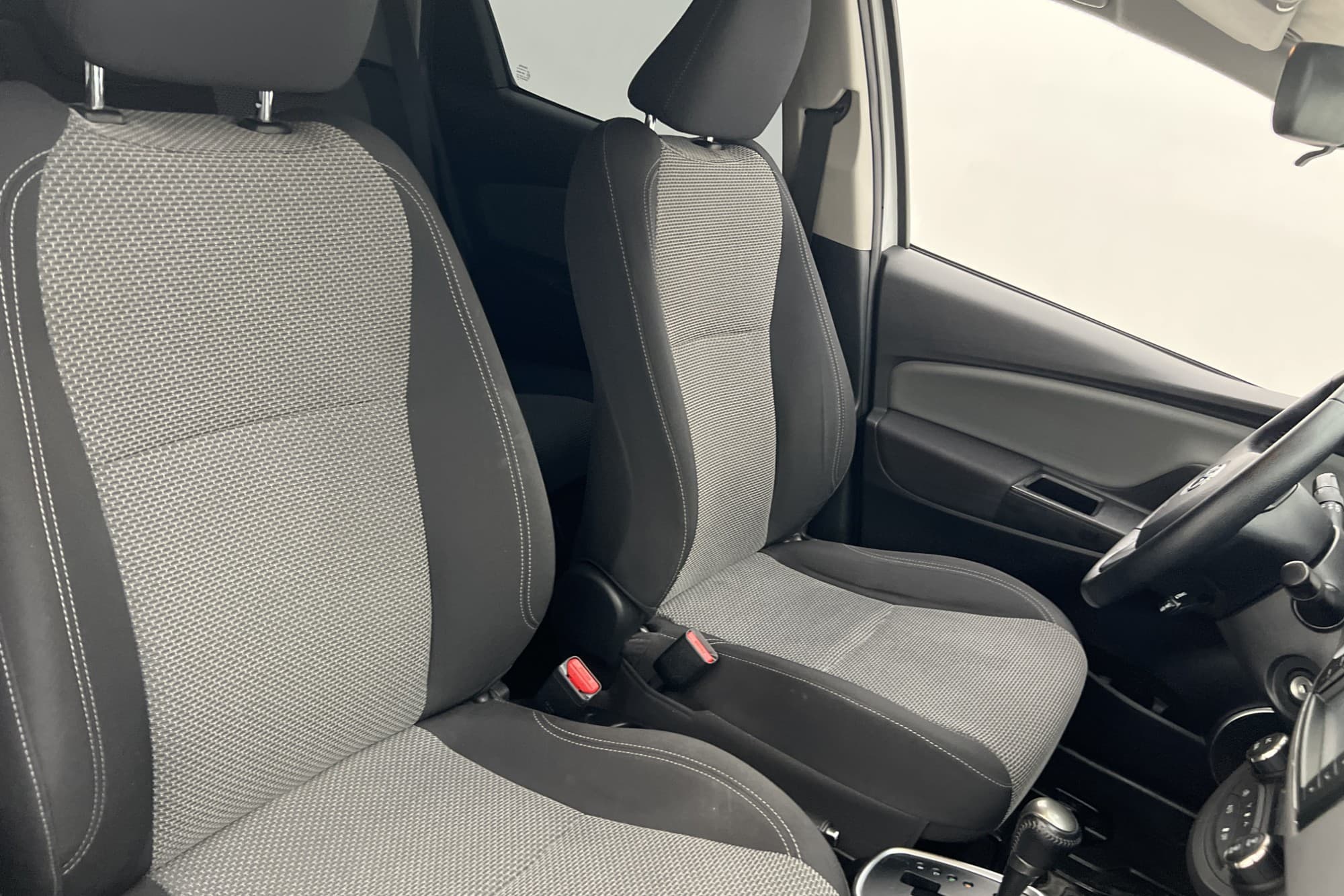 Toyota Yaris Hybrid e-CVT Active M&K-Värmare Backkamera Navi