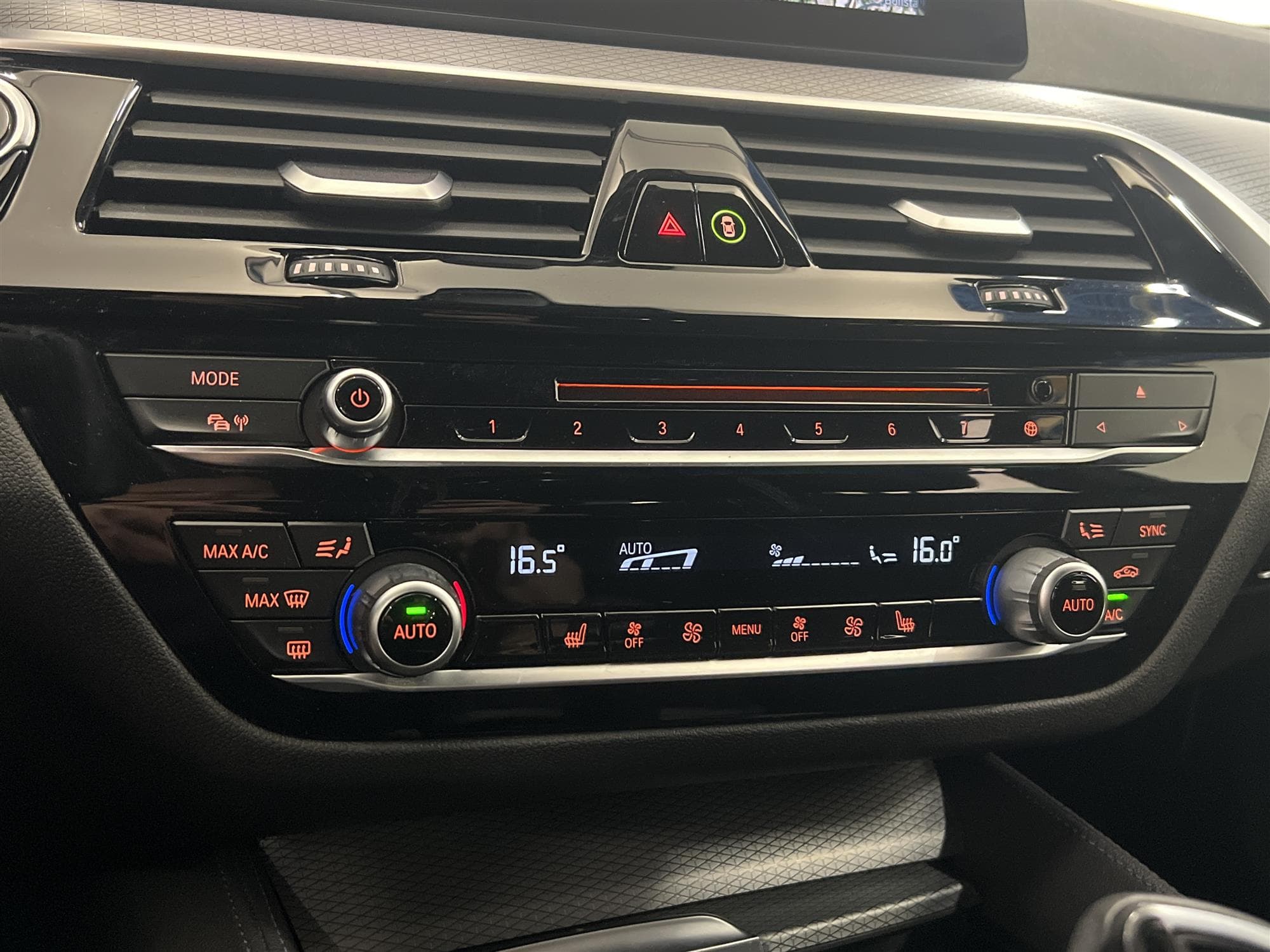 BMW 520d xDrive 190hk M Sport 1 Bruk MOMS Navi Drag D-Värm