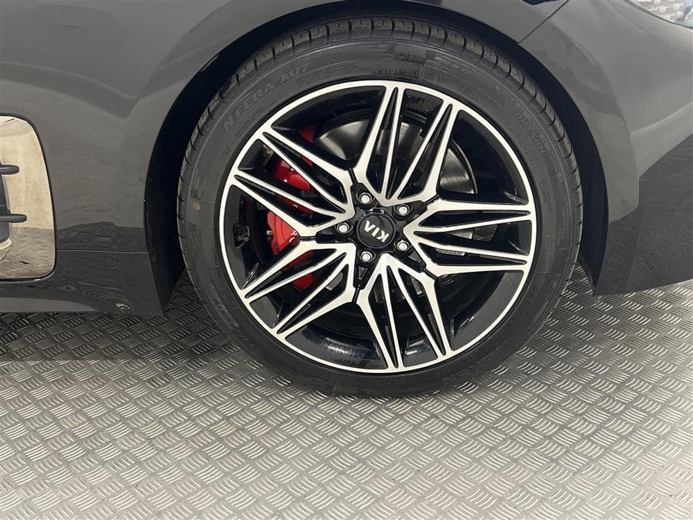 Kia Stinger GT 3.3 T-GDi AWD 370hk Pano H/K HUD 360° Naviinteriör