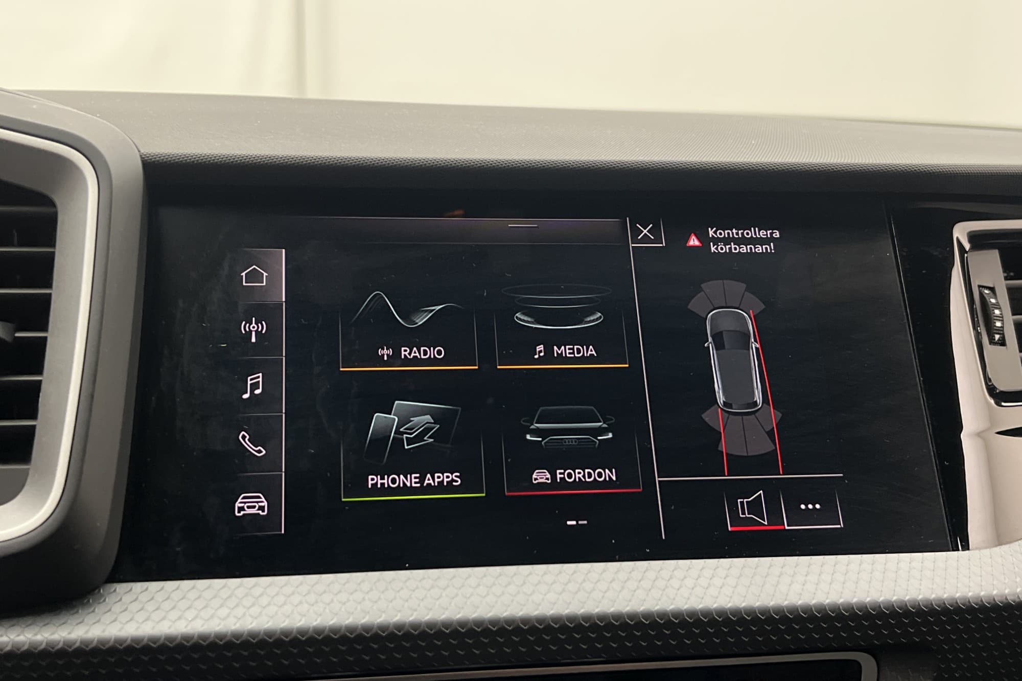 Audi A1 Sportback 35 TFSI 150hk Proline Cockpit Sensorer