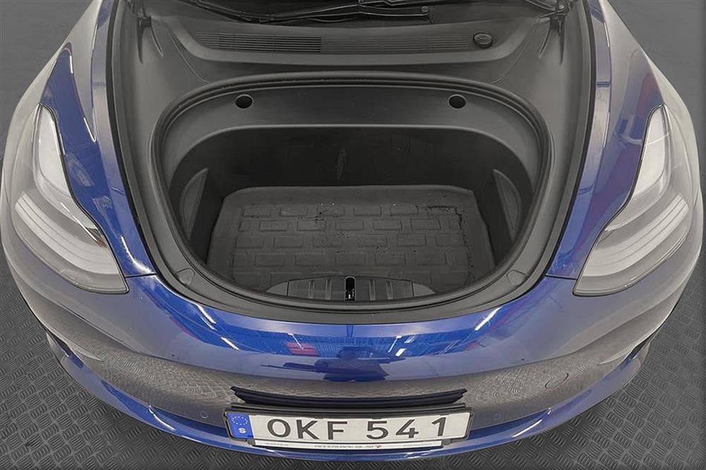 Tesla Model 3 Long Range AWD 440hk Drag Svensksåld Premiuminteriör