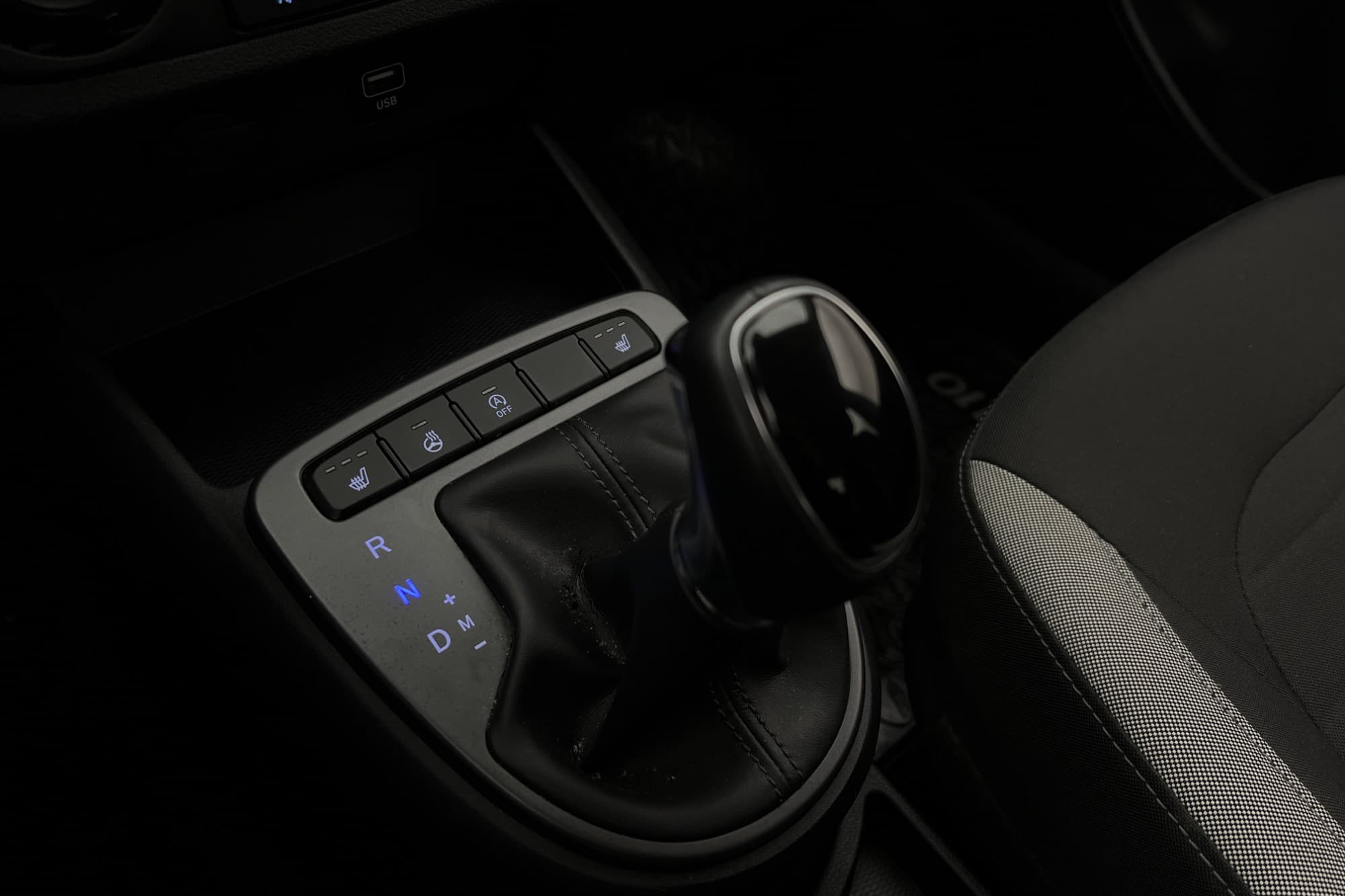 Hyundai i10 1.0 blue Essential CarPlay Rattvärme Farthållare