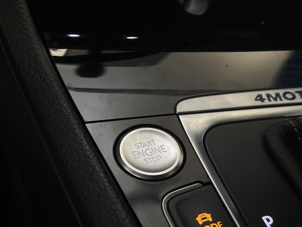 Volkswagen Golf 2.0 TSI R 4Motion 300hk Dynaudio Navigationinteriör