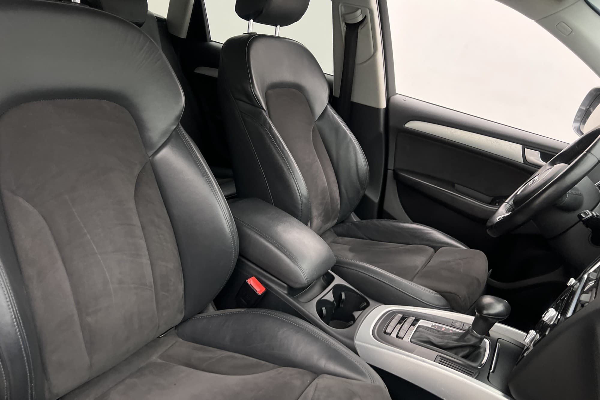 Audi Q5 2.0 TDI Quattro 177hk Design P-Sensorer Halvskinn