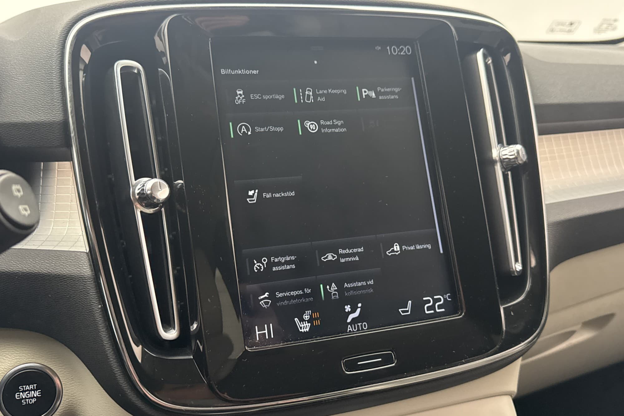 Volvo XC40 D3 AWD Momentum VOC Värmare Sensorer Halvskinn