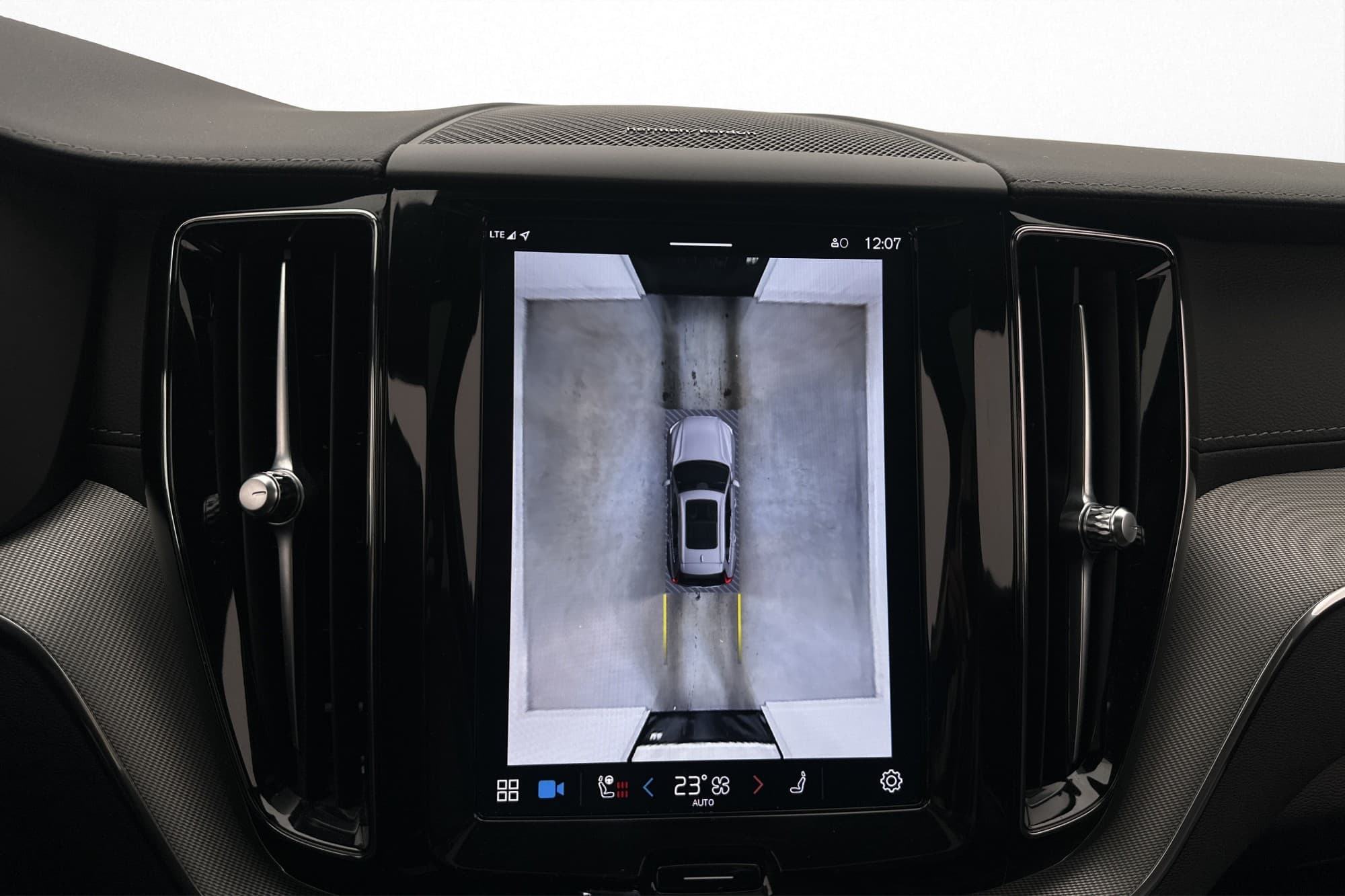 Volvo XC60 Recharge T6 AWD Ultimate Dark Pano H/K 360° MOMS