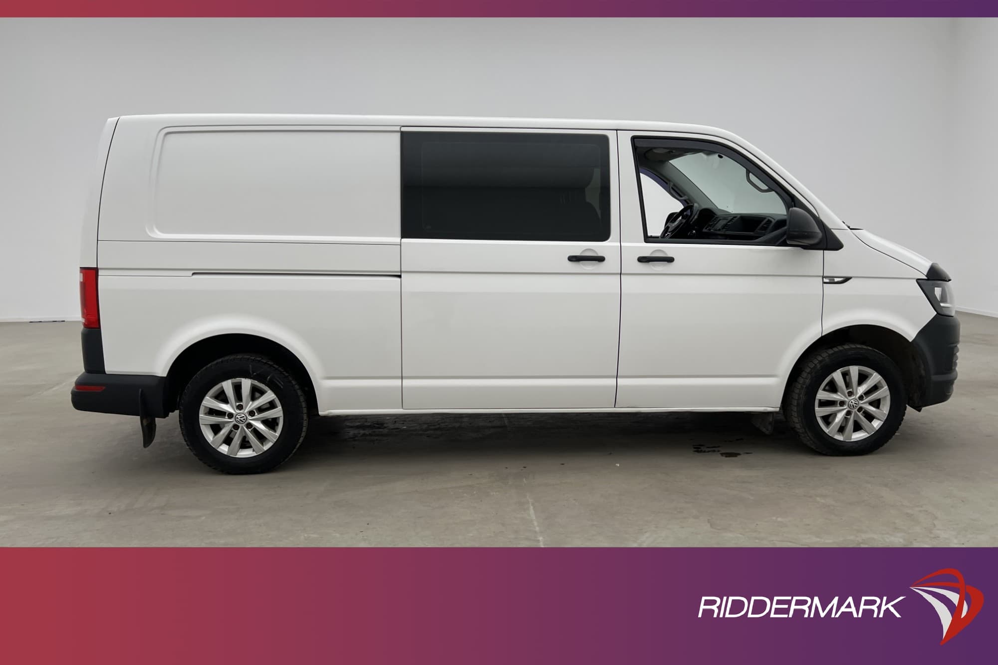Volkswagen Transporter Kombi L2 4M Värmare Dragkrok CARPLAY