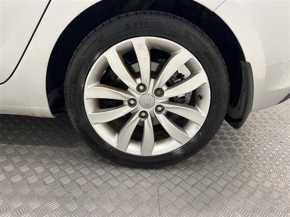 Kia Carens 115hk Motorvärmare 7-sits Välservad PDC 0,45l/milinteriör
