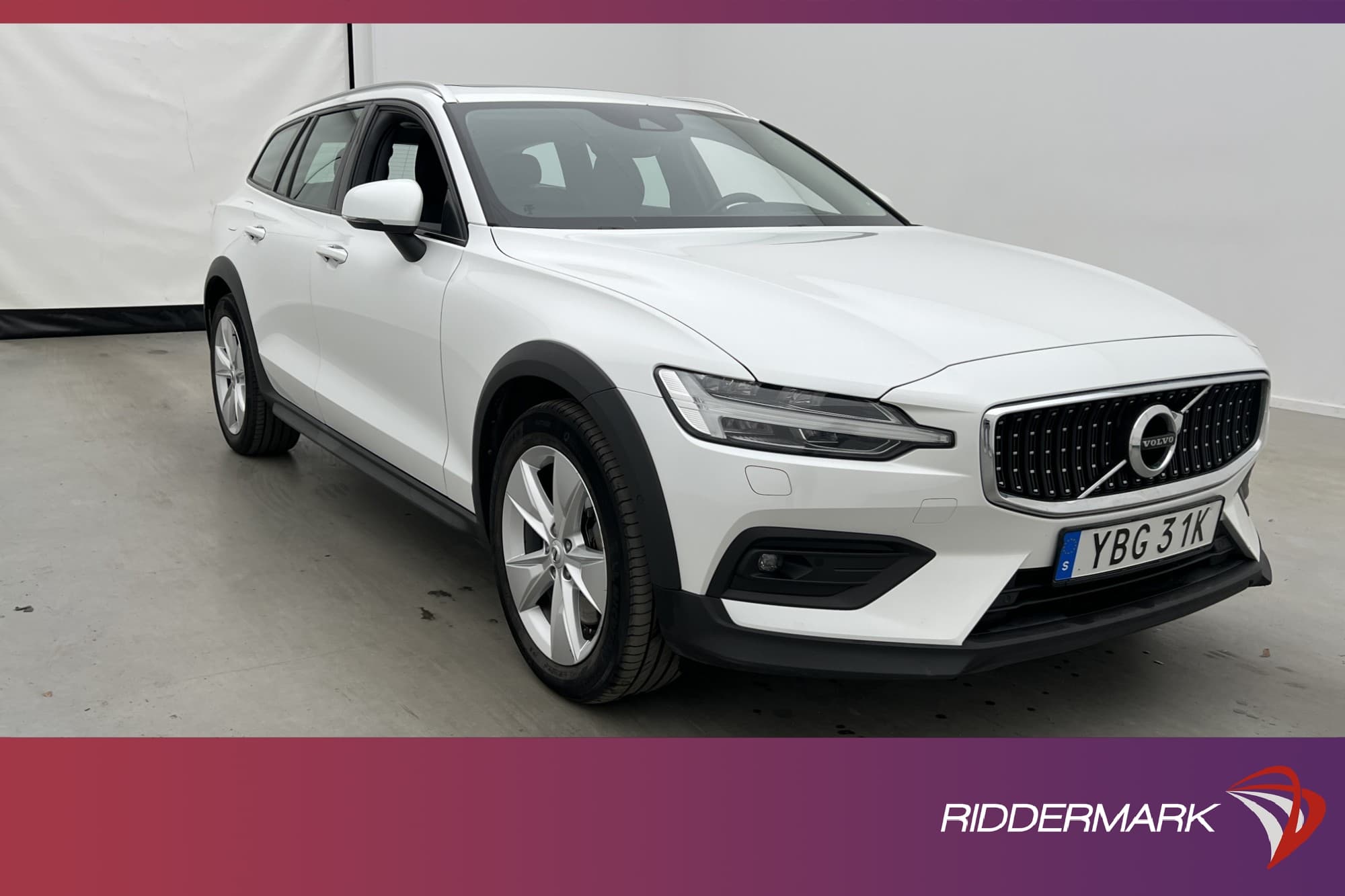 Volvo V60 Cross Country B4 AWD Momentum H&K Pano HUD Drag