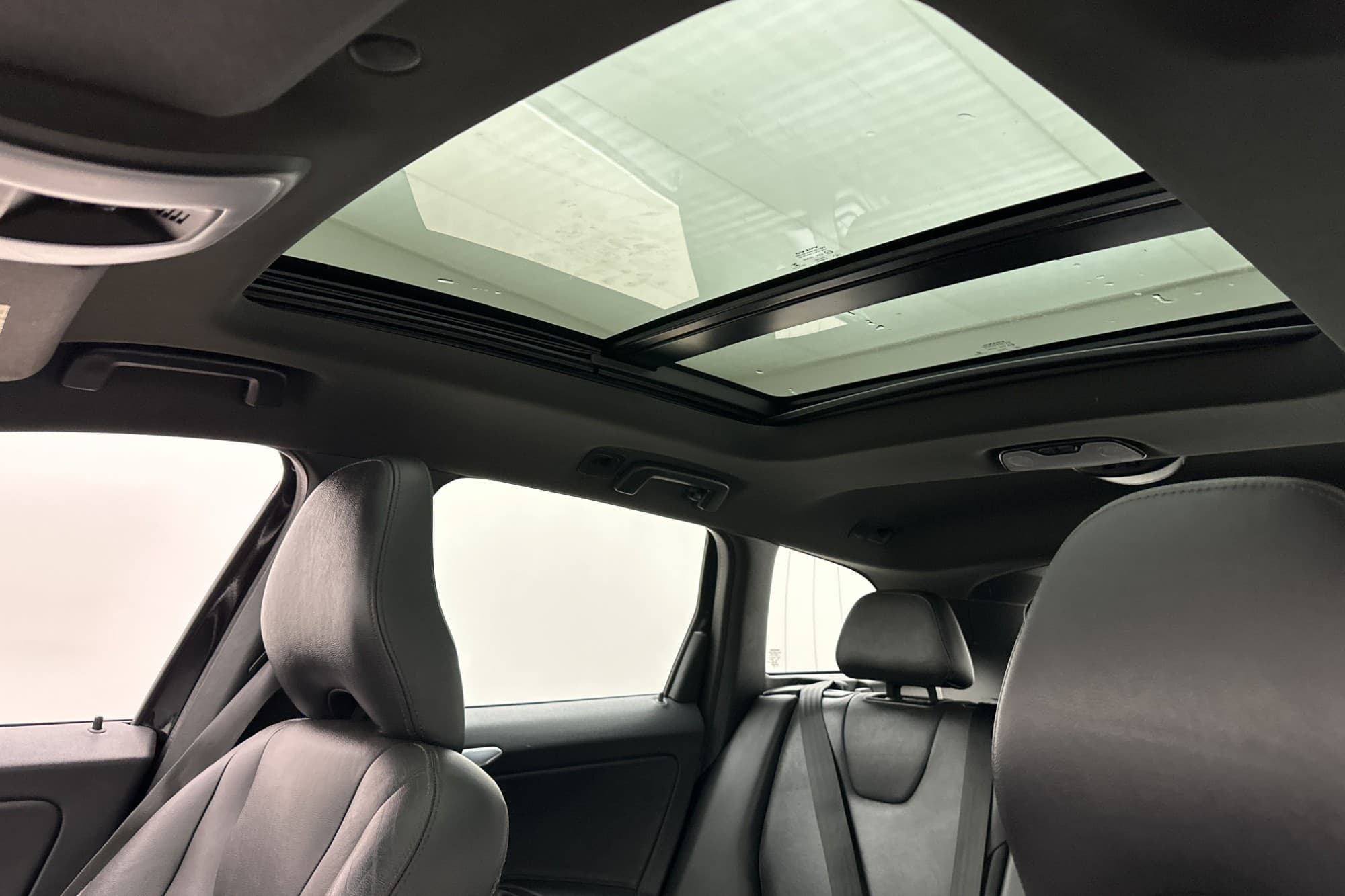 Volvo XC60 D5 AWD 220hk Summum VOC Värm Pano Navi Skinn