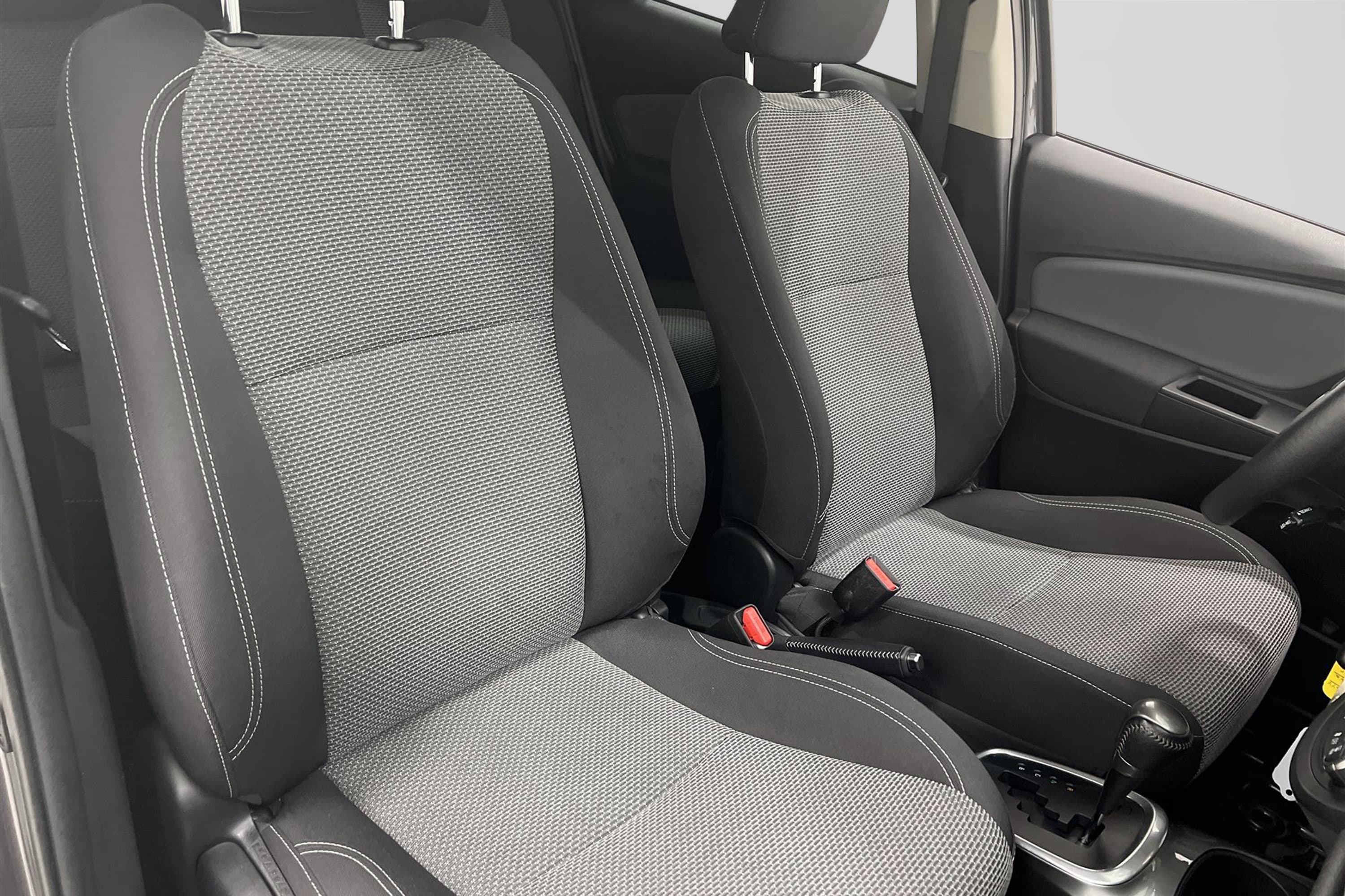 Toyota Yaris Hybrid e-CVT 101hk  B-Kamera Nyservad 0,33L/mil