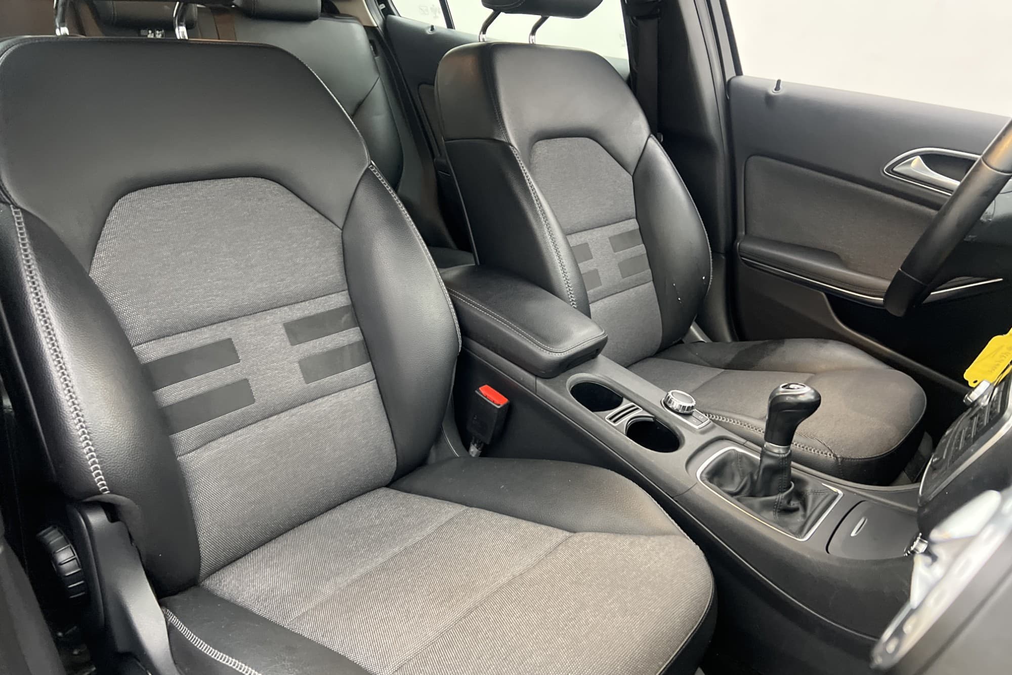 Mercedes-Benz GLA 200 156hk Halvskinn Farthållare Låg-Skatt