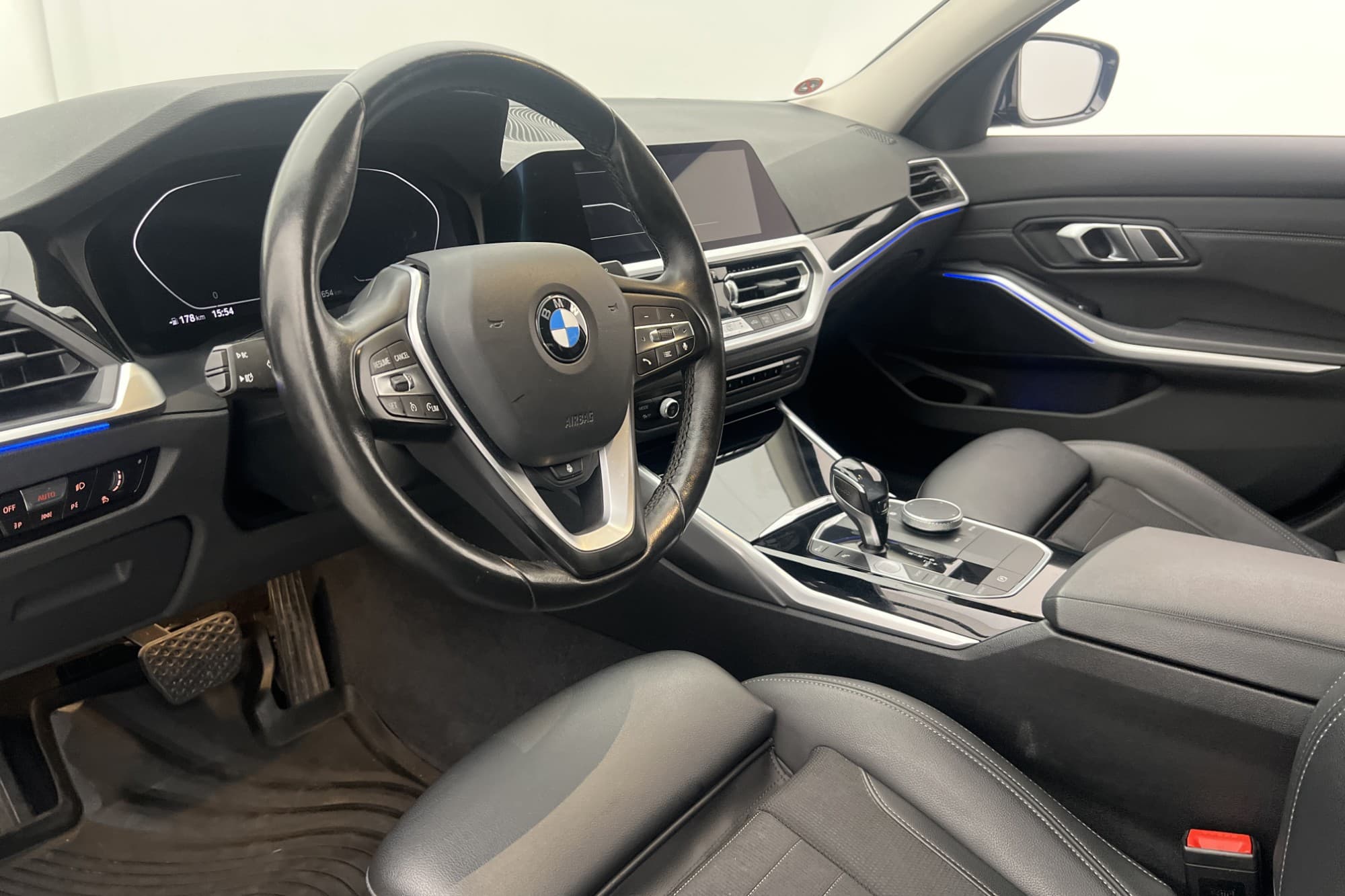 BMW 320 d xDrive Sedan Sport line Cockpit Navi Drag CarPlay