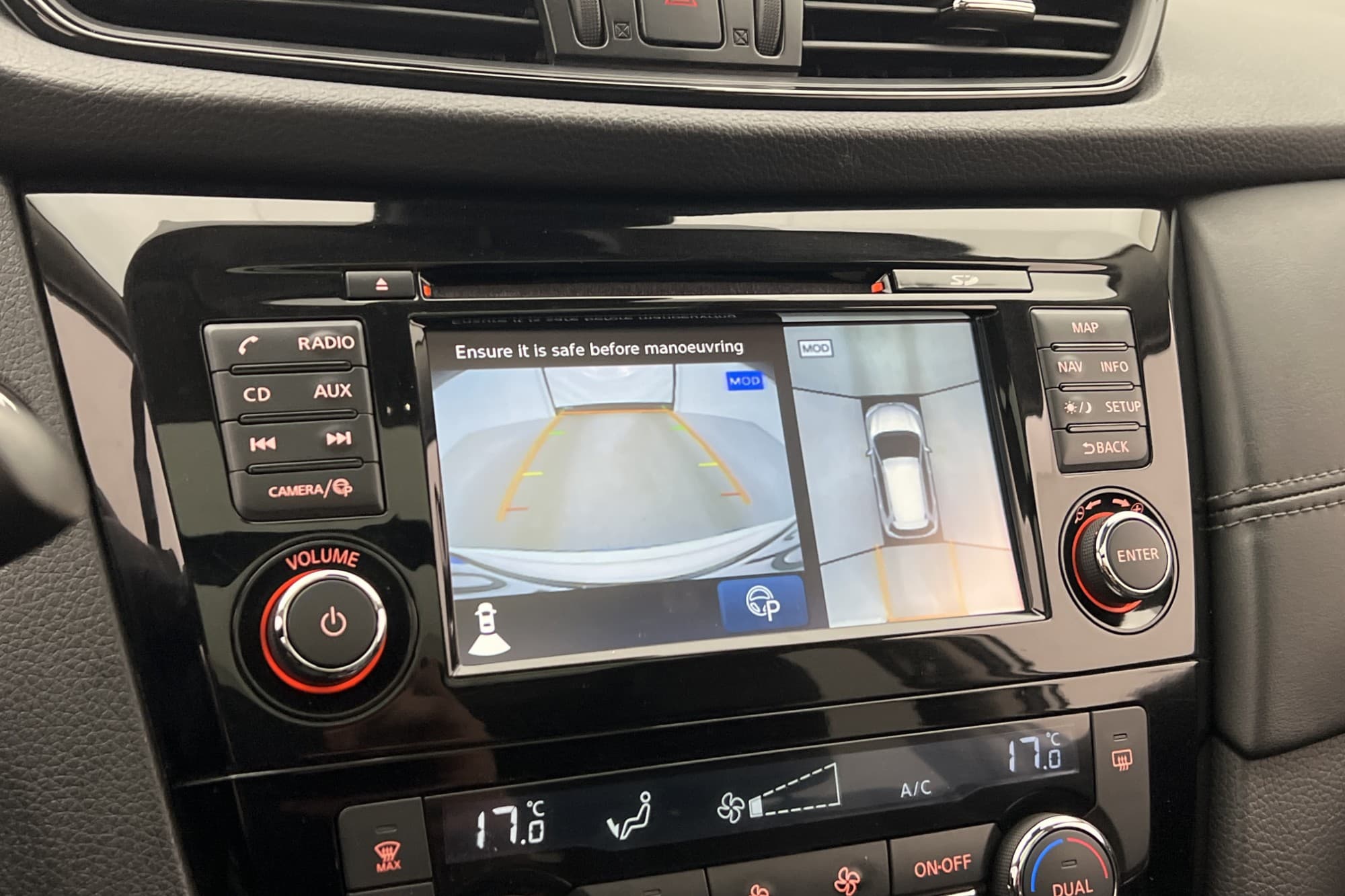 Nissan X-Trail 130hk Tekna 7-Sits Panorama 360°  Navi Skinn