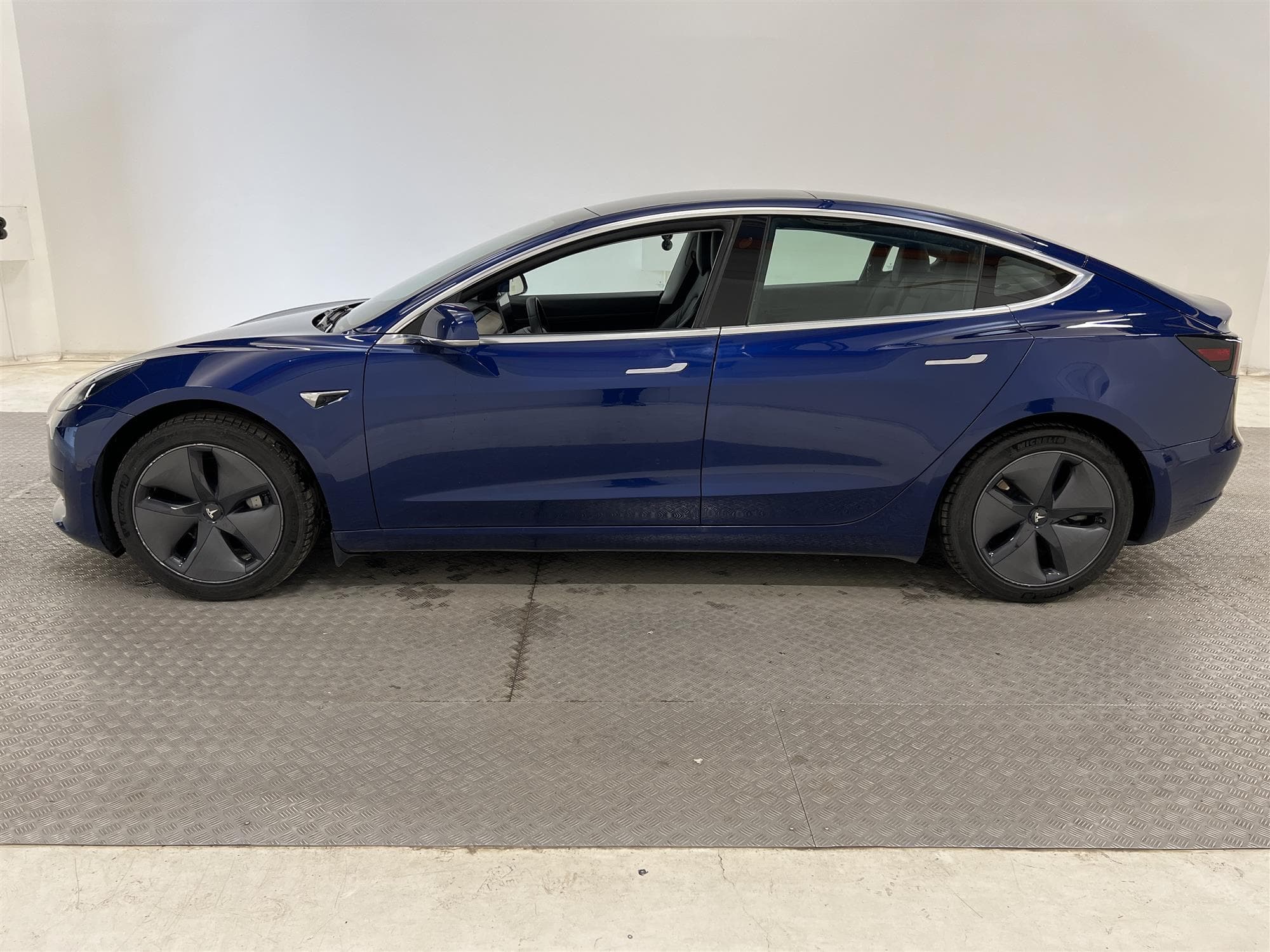 Tesla Model 3 Standard Range Plus 258hk
