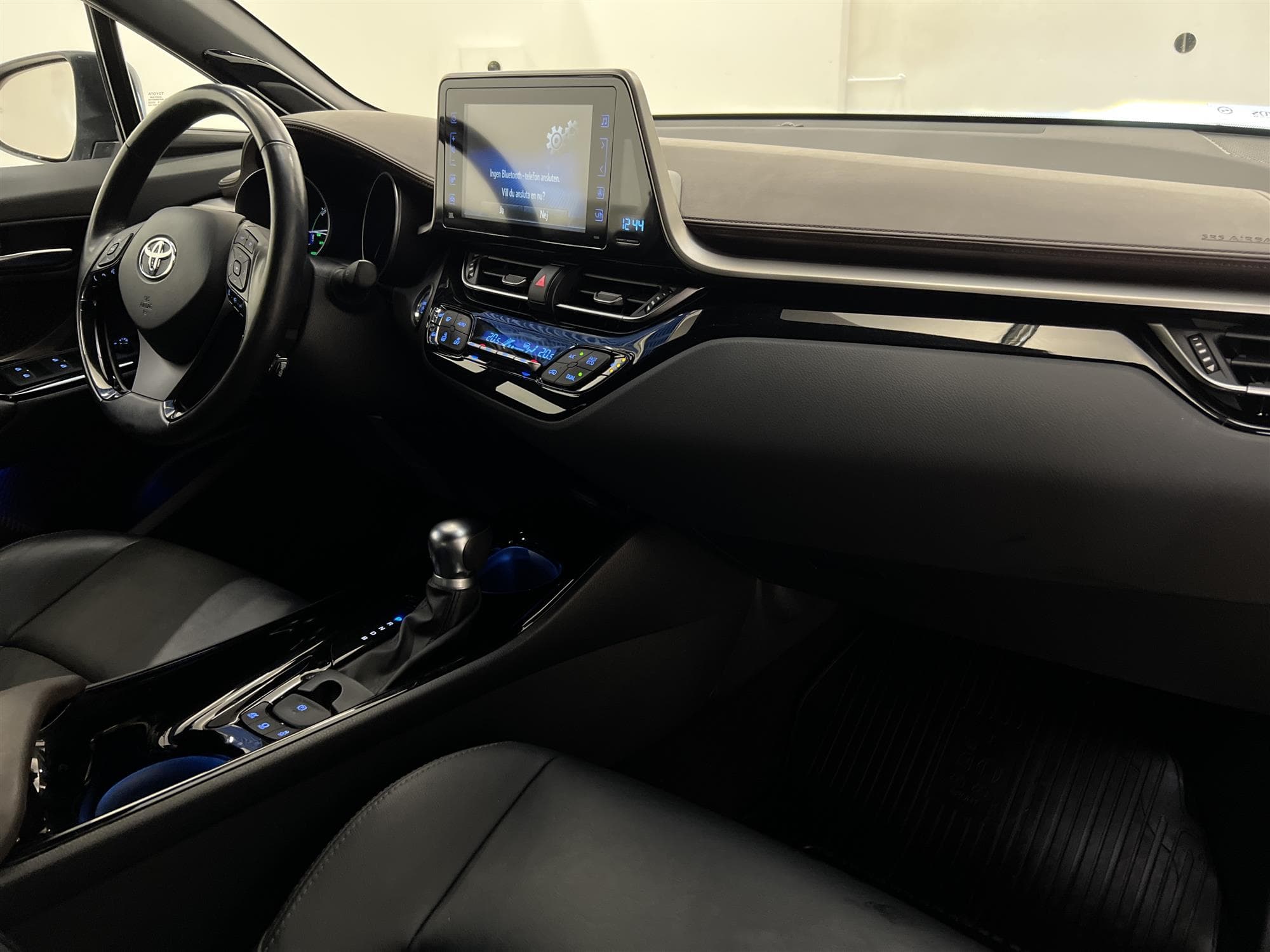 Toyota C-HR Hybrid CVT 122hk Executive JBL Skinn B-Kamera
