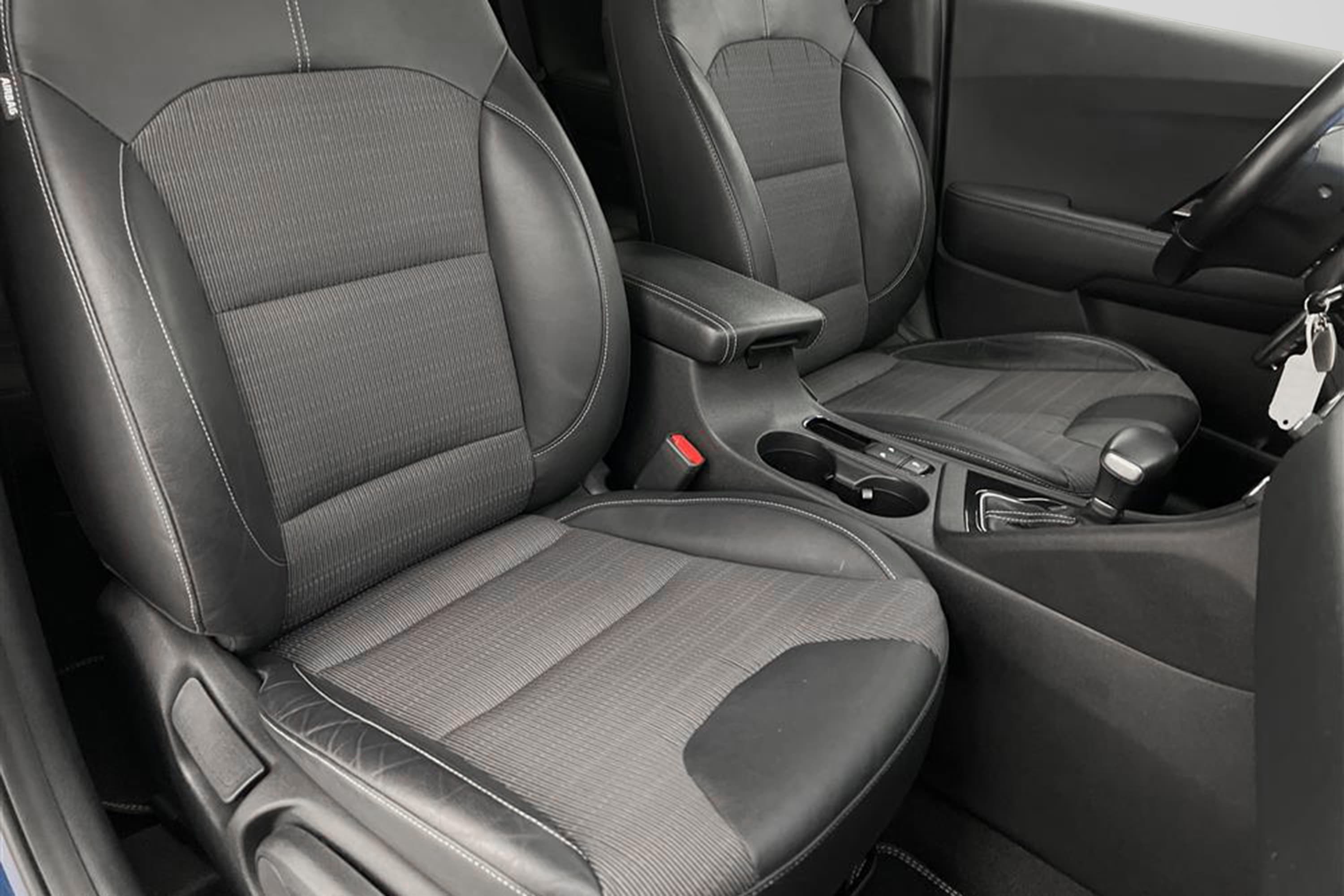 Kia Niro Hybrid 1.6 DCT Navi B-kam Välserv 0,38l/mil
