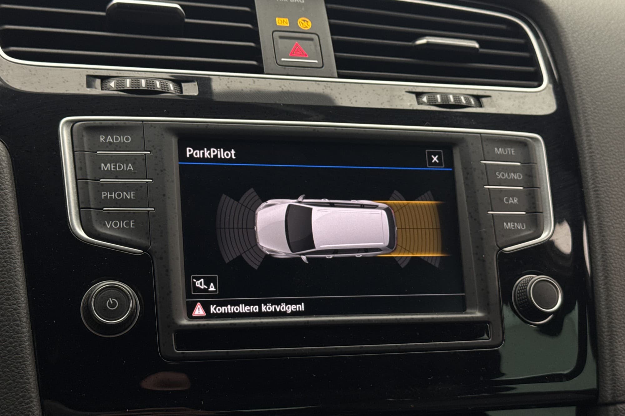 Volkswagen Golf Sportscombi 150hk R-Line CarPlay Sensorer
