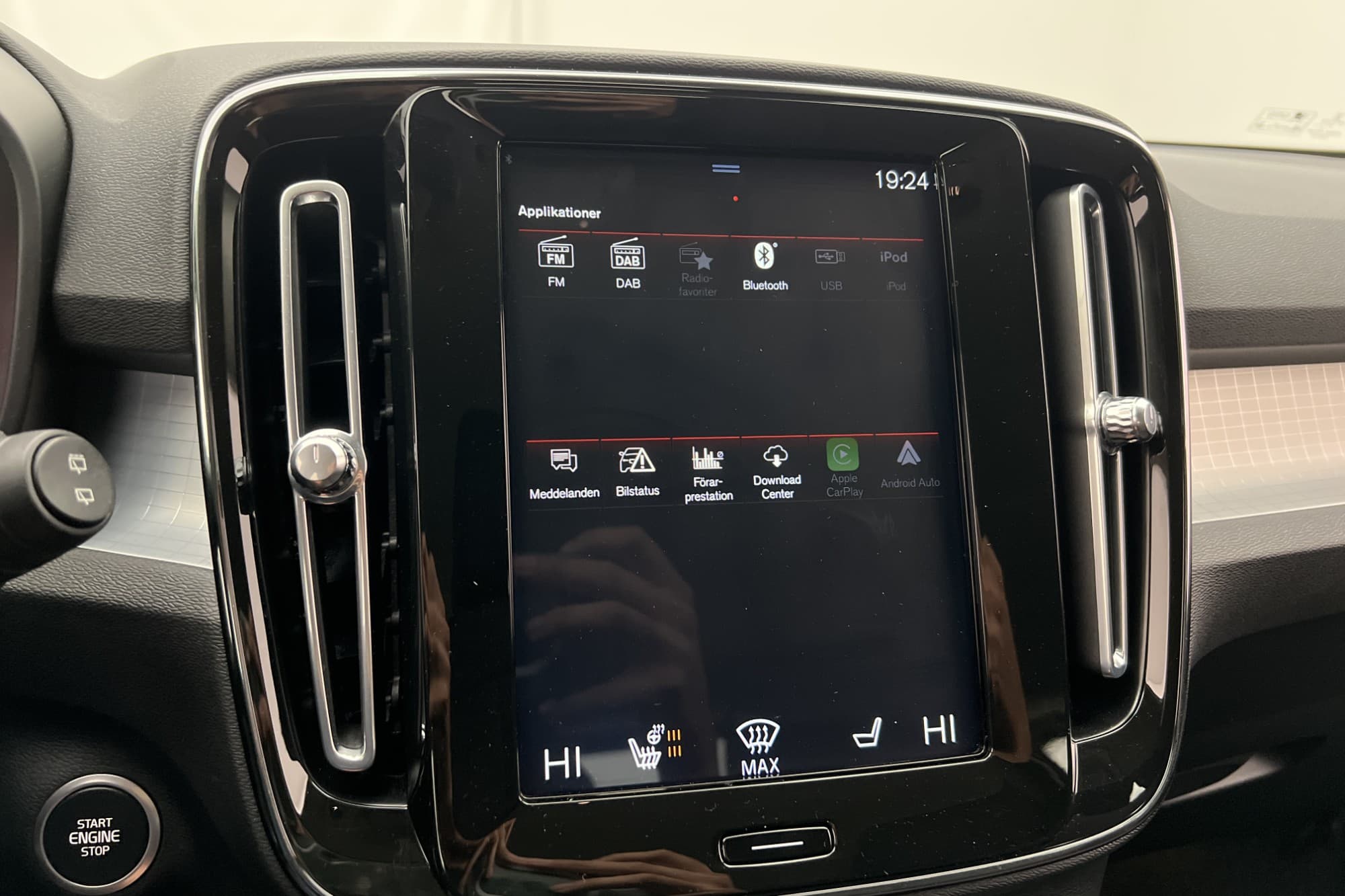 Volvo XC40 T2 129hk Momentum VOC P-Värm Kamera CarPlay Navi