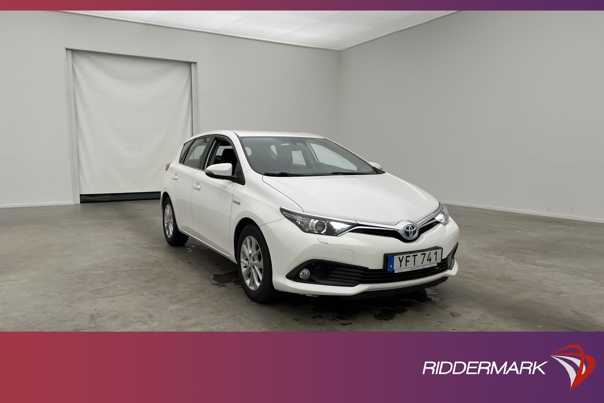 Toyota Auris Hybrid e-CVT 136hk