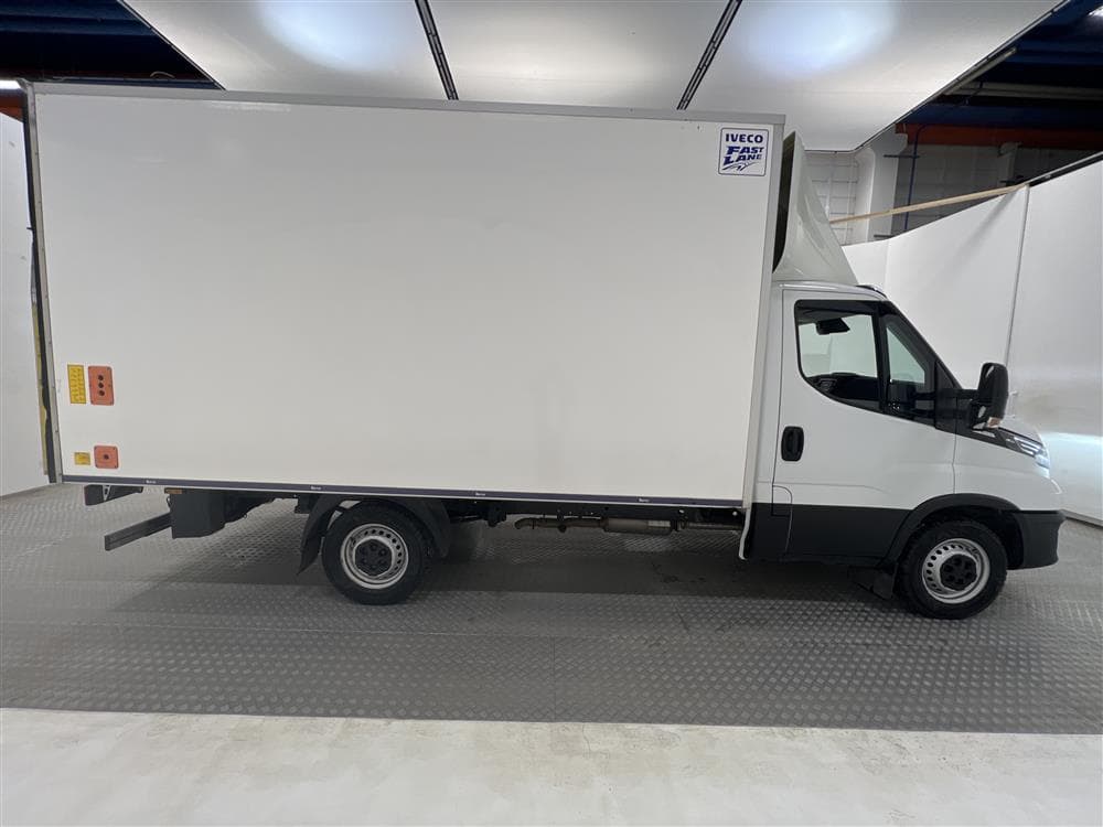 Iveco Daily 35 Automat Bakgavel Kamera Värmare Moms 