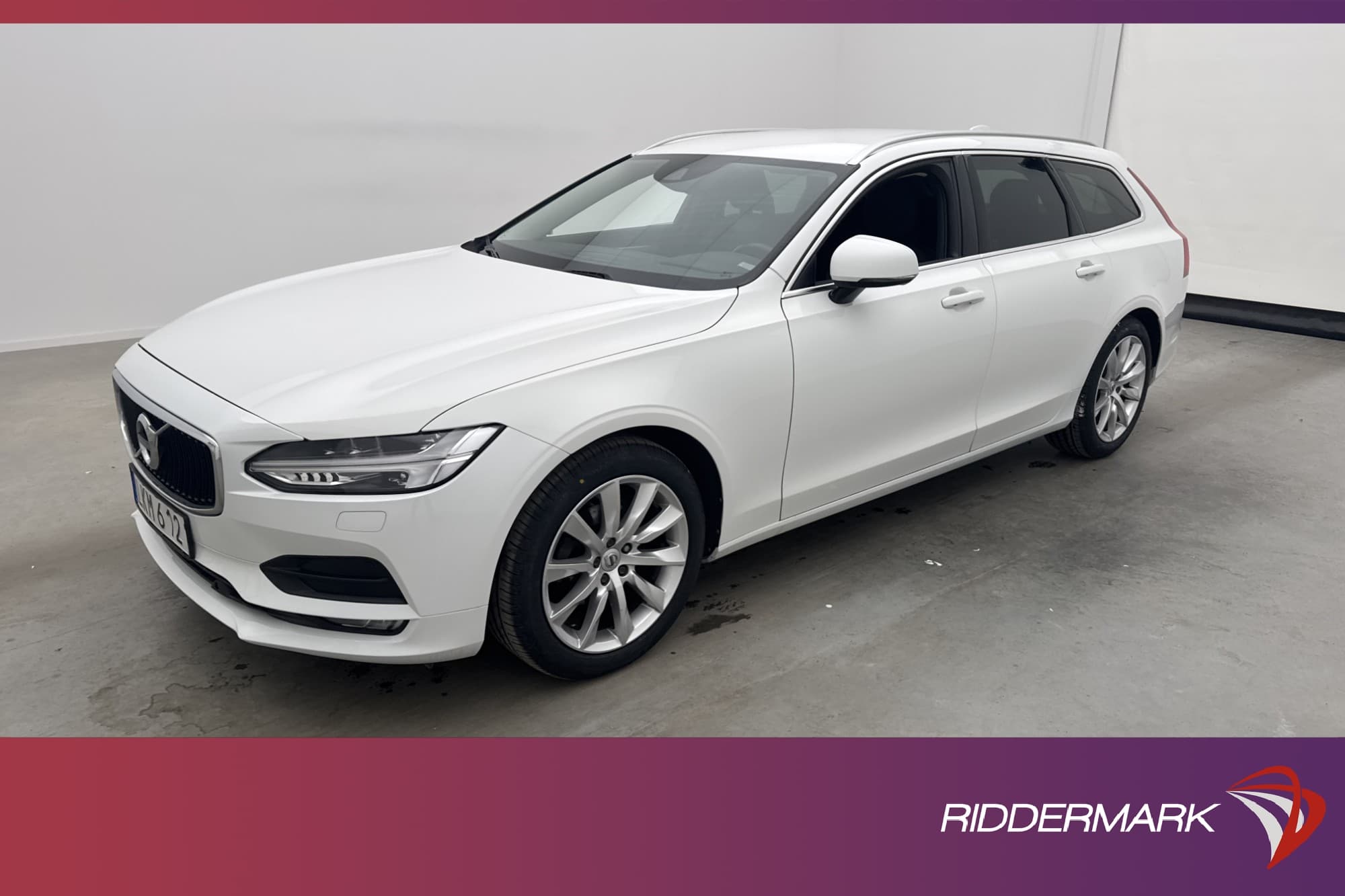 Volvo V90 D4 AWD 190hk Momentum VOC Värmare Navi BLIS Drag