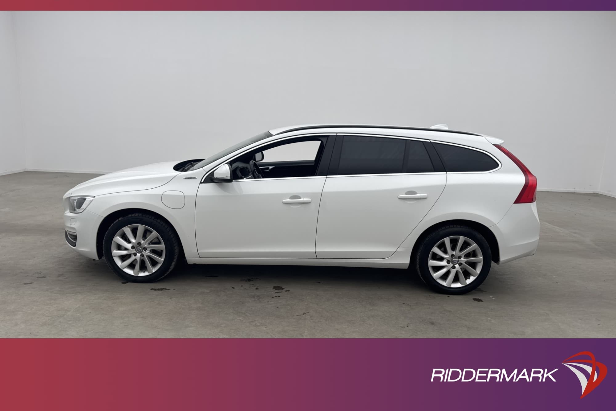 Volvo V60 D6 Plug-in 298hk AWD Momentum Skinn VOC Navi
