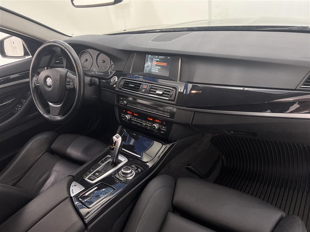 BMW 520d xDrive 190hk Skinn Rattvärme HiFi PDC Euro 6interiör