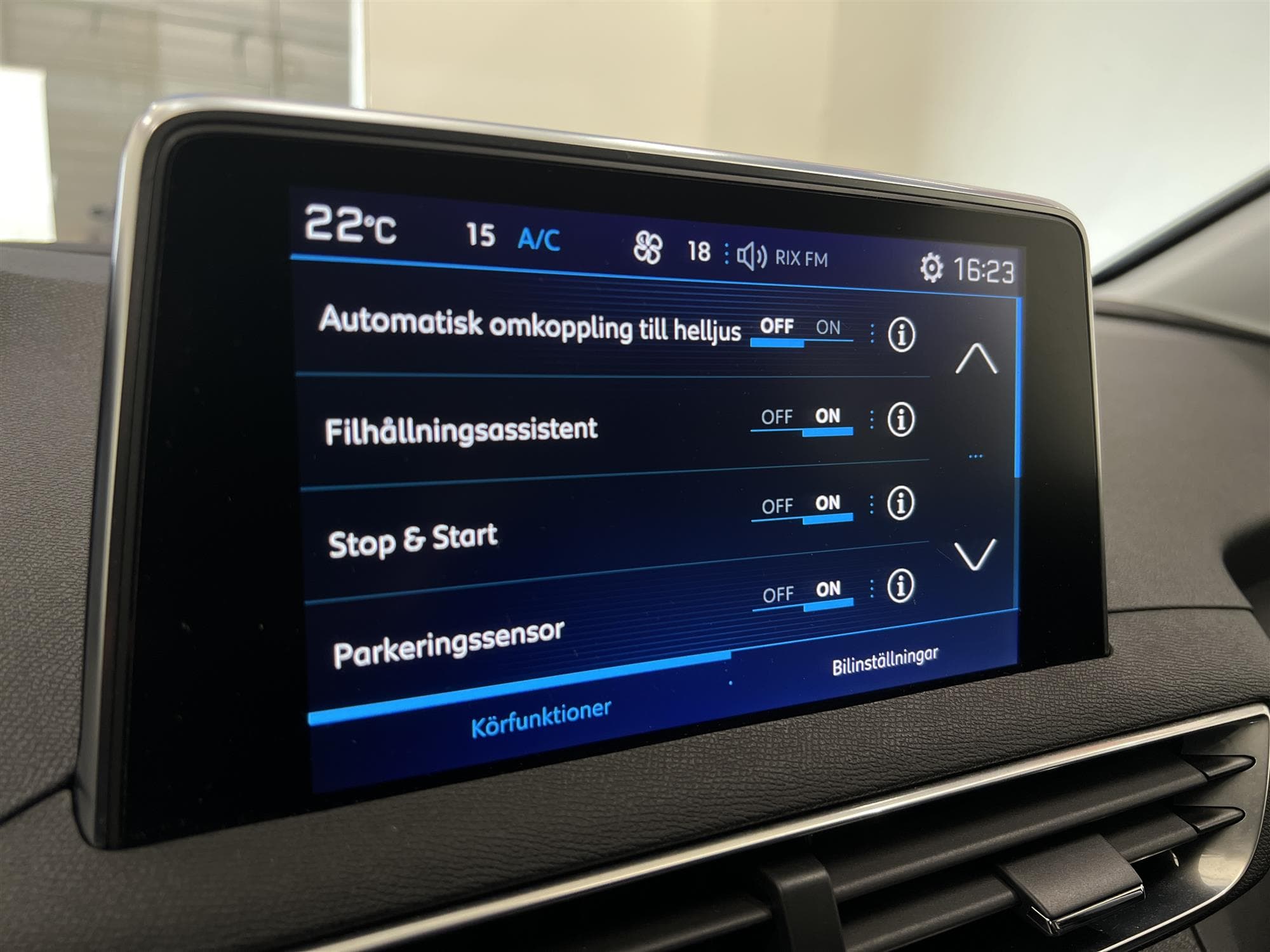 Peugeot 3008 SUV 1.2 PureTech 130hk Allure BKam Cockpit Drag