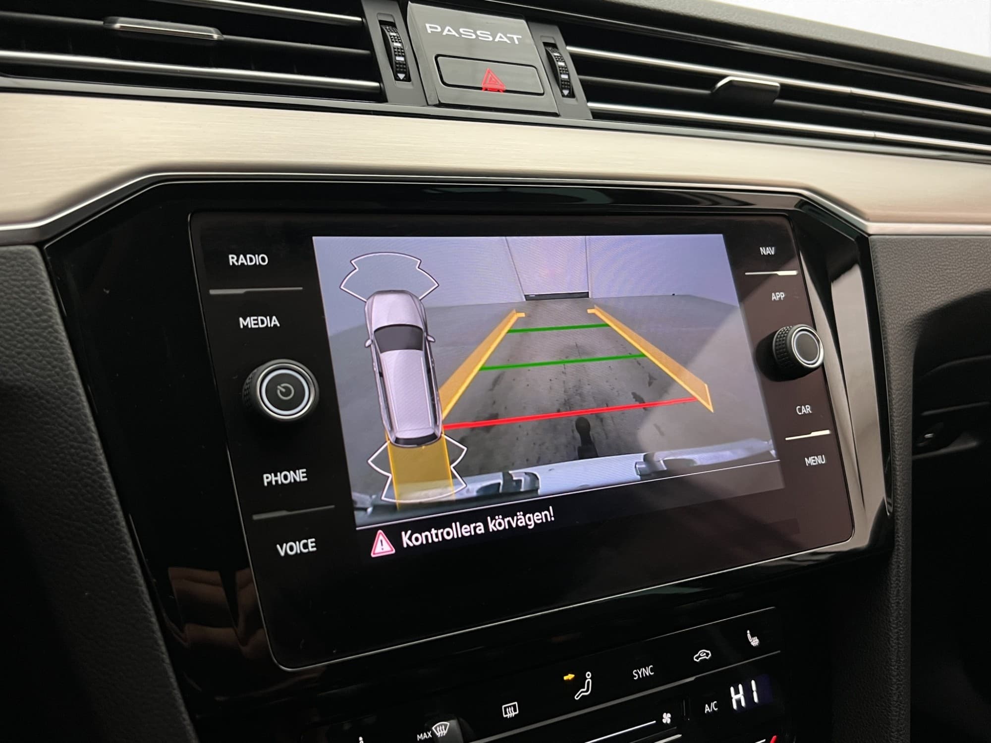Volkswagen Passat TDI 4M R-Line Värmare Kamera CarPlay Drag