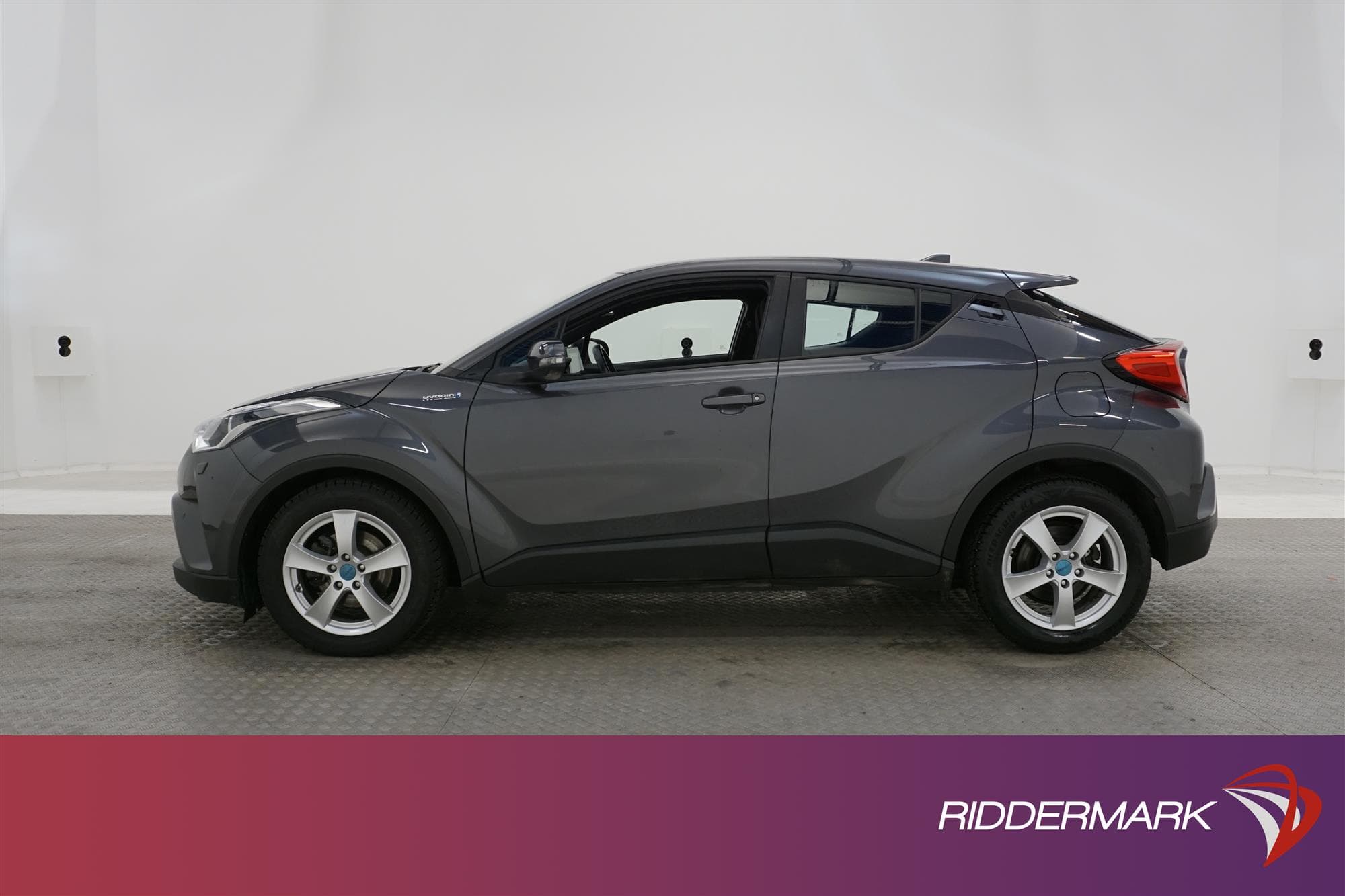Toyota C-HR Hybrid CVT 122hk