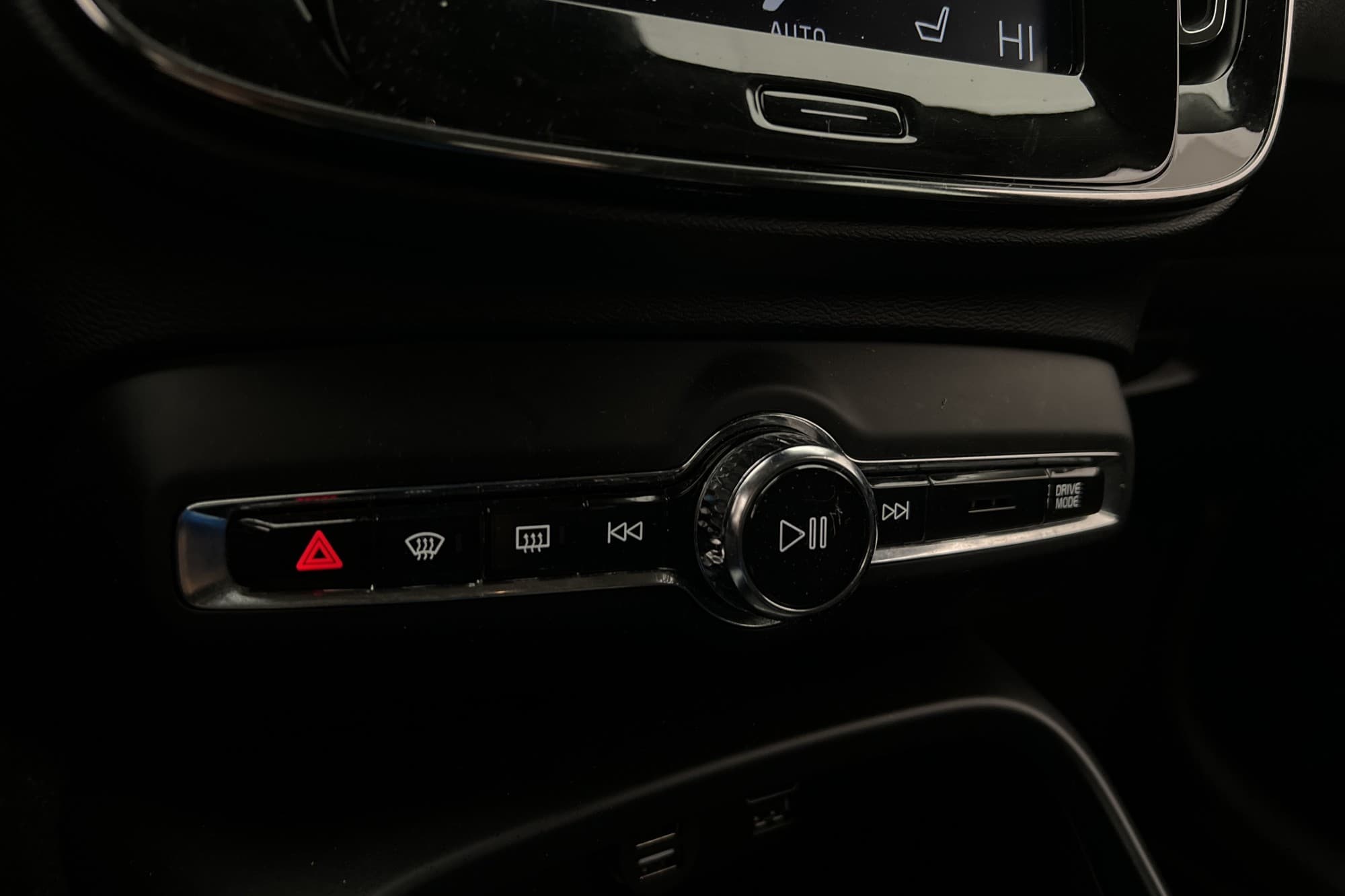 Volvo XC40 T3 156hk Momentum P-Sensorer Farthållare CarPlay