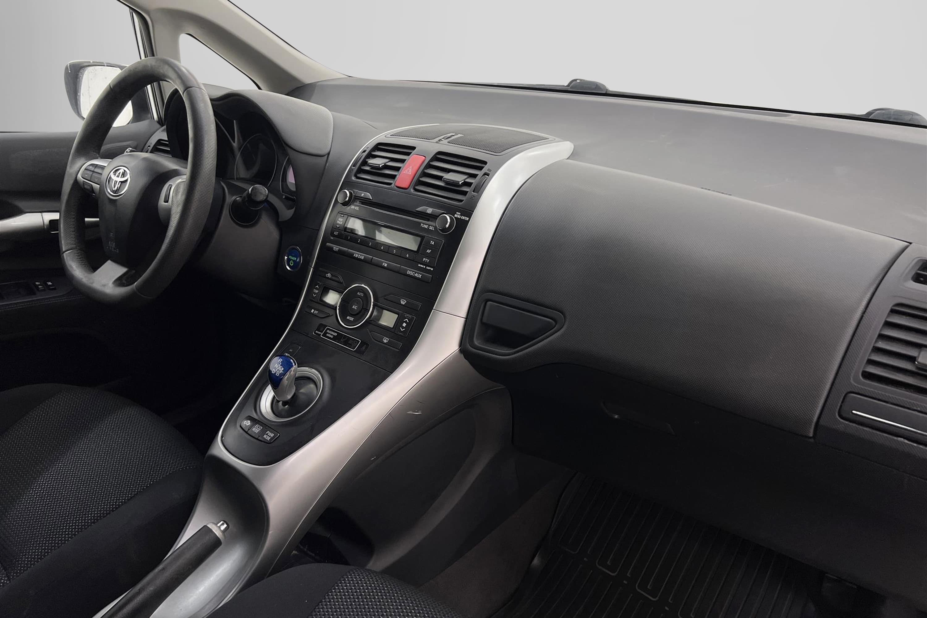 Toyota Auris Hybrid 136hk M&K-Värmare 360kr Skatt 0,38L/mil