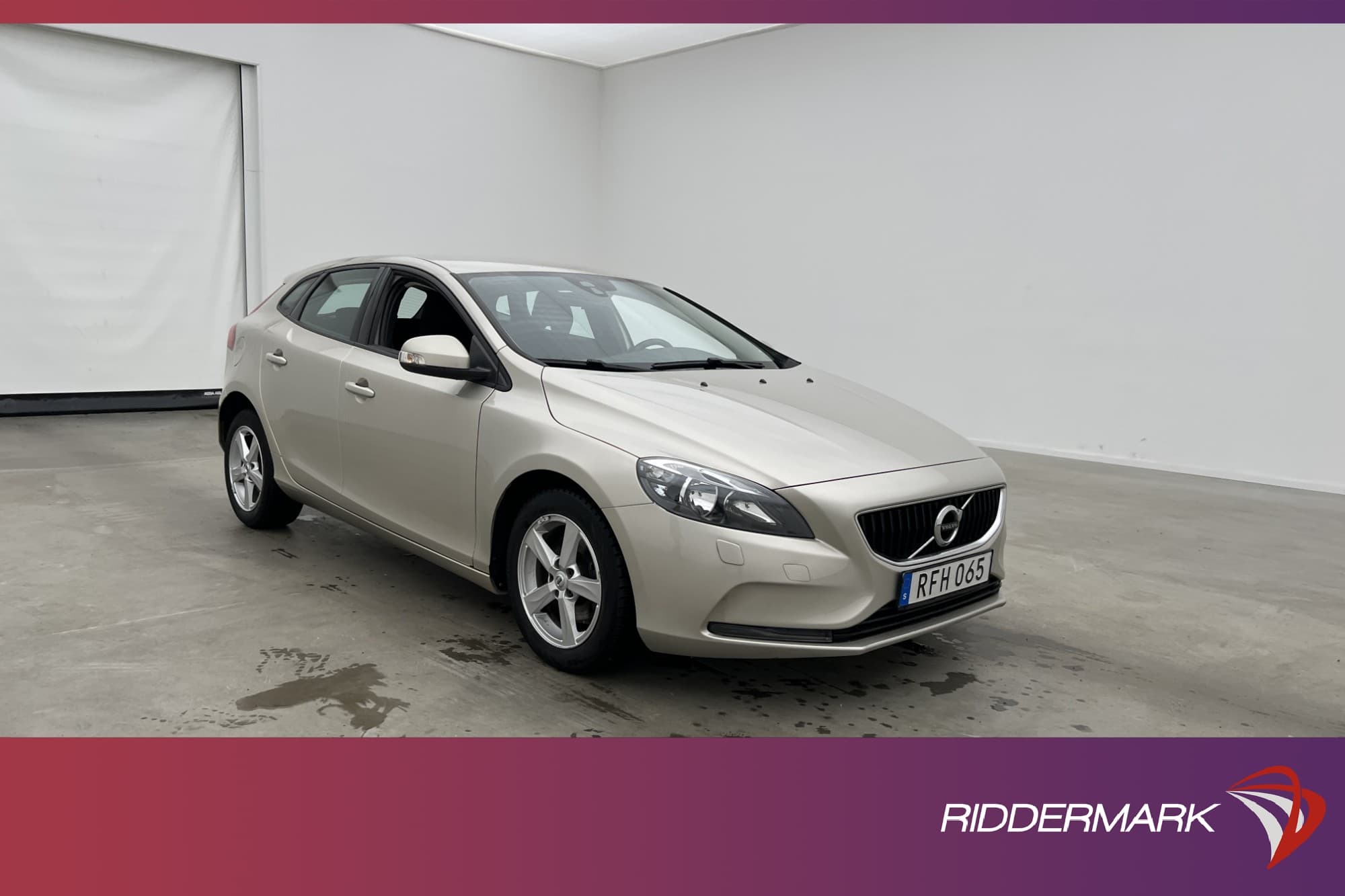 Volvo V40 T2 122hk