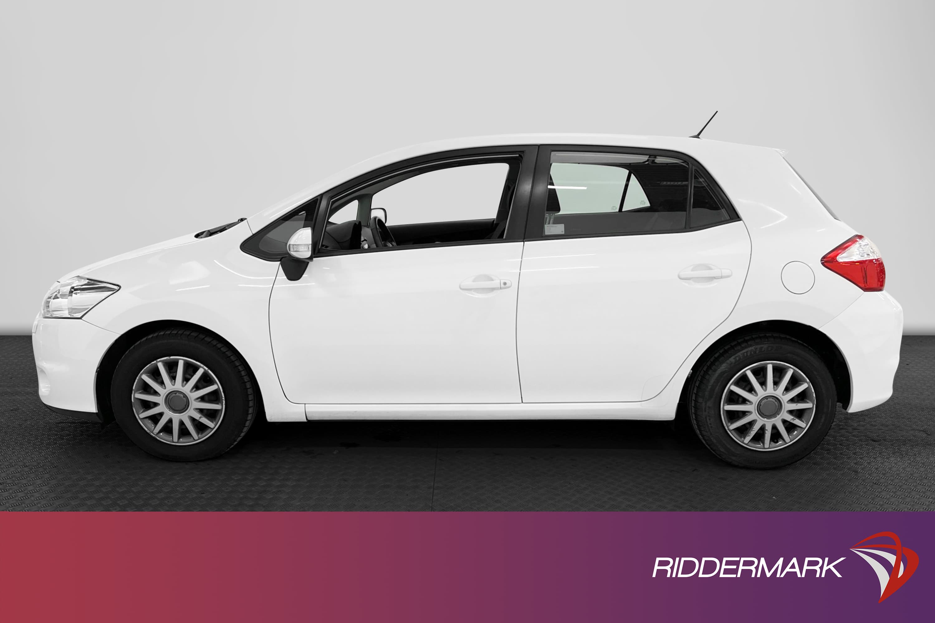 Toyota Auris 1.6 132hk Nyservad 1284kr