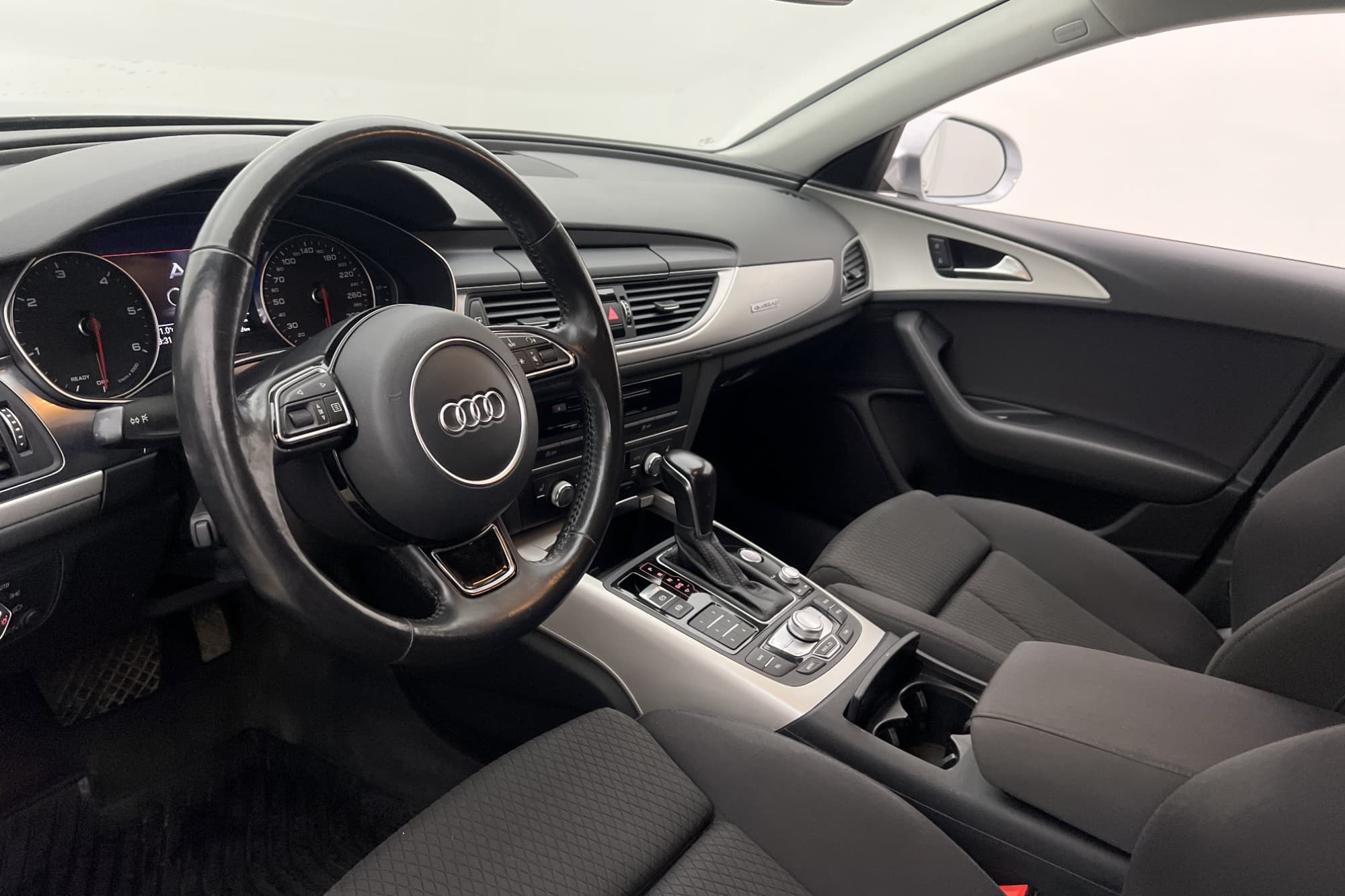Audi A6 Avant Q 190hk S-Line D-Värm Sensorer 4-zons Drag