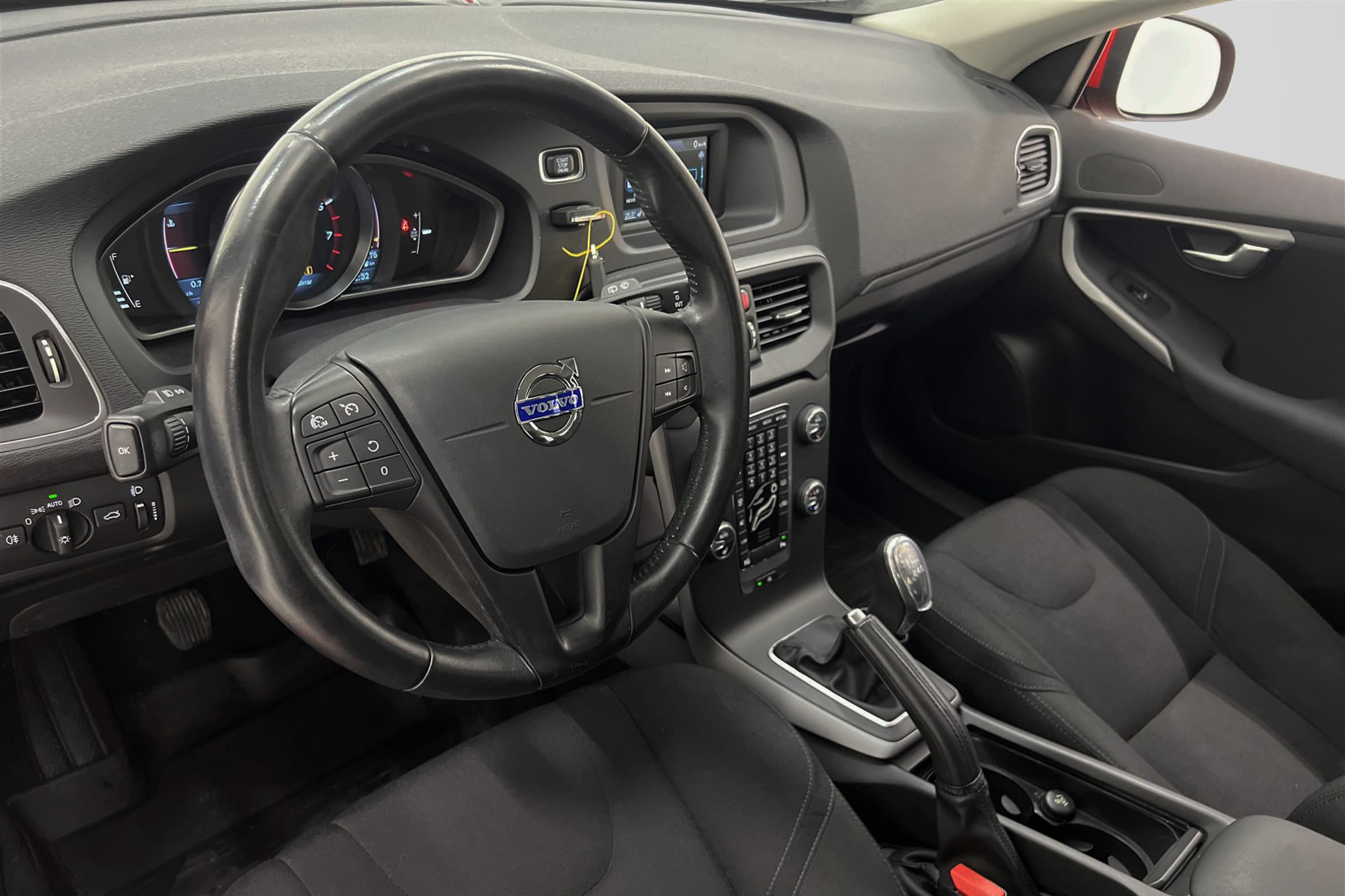 Volvo V40 T3 150hk  1 Brukare Välservad Ny K-Rem B-Kam PDC