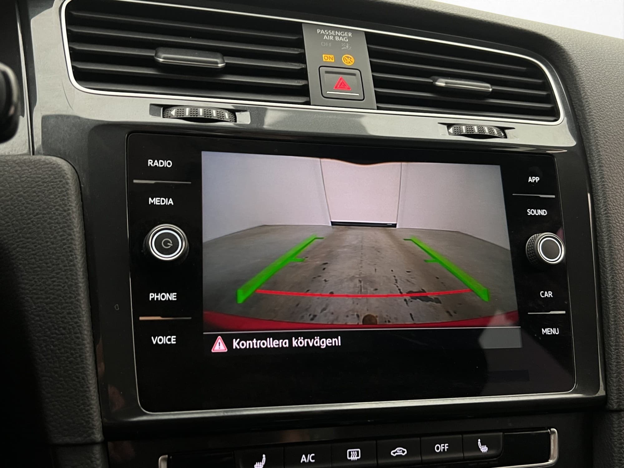 Volkswagen Golf 1.0 TSI 110hk Kamera CarPlay Dragkrok